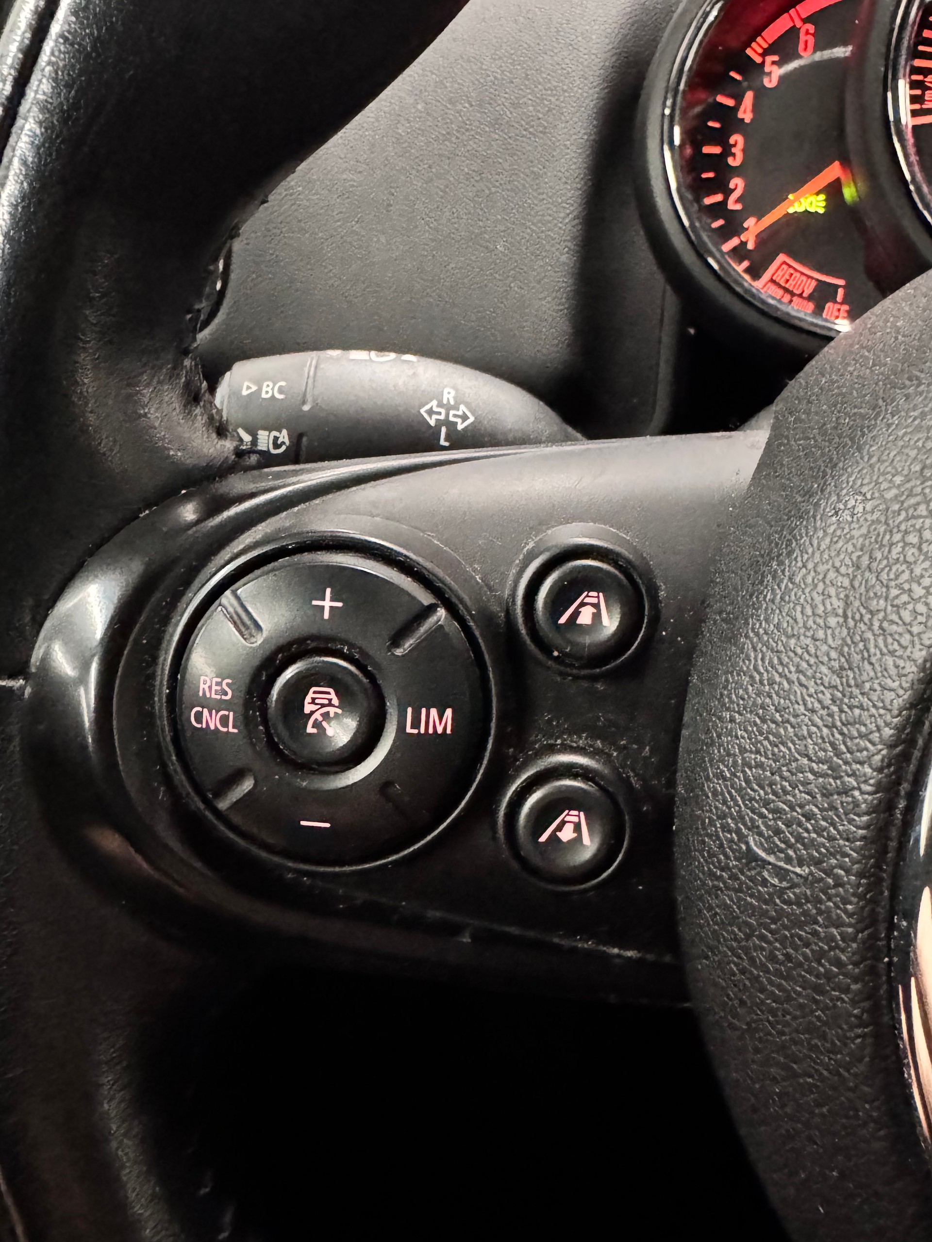 MINI Mini Countryman One D FWD-image-19