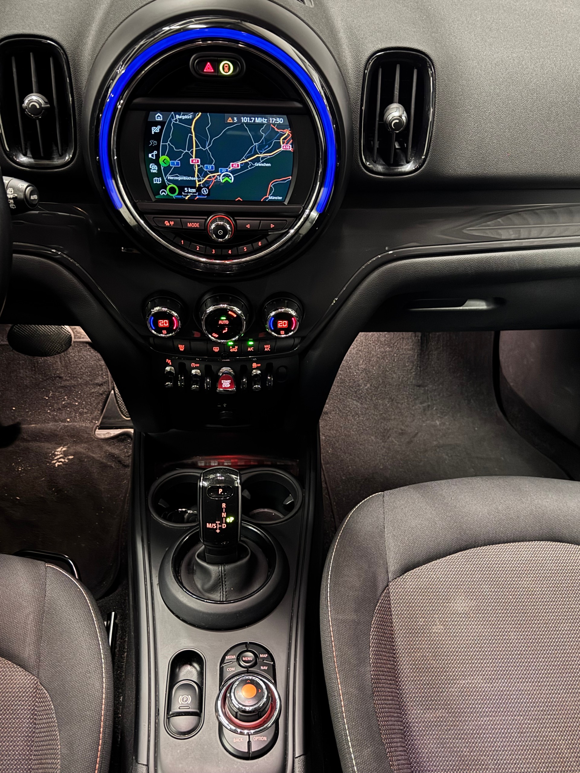 MINI Mini Countryman One D FWD-image-13