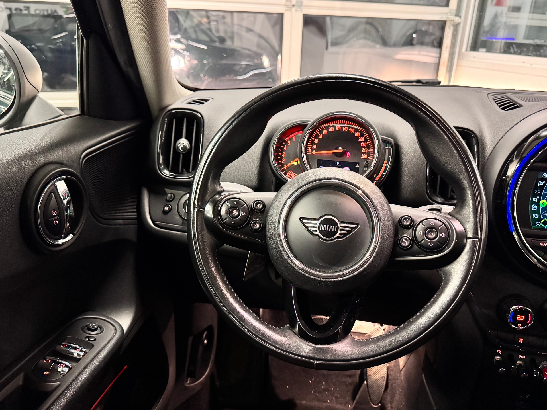 MINI Mini Countryman One D FWD-image-14