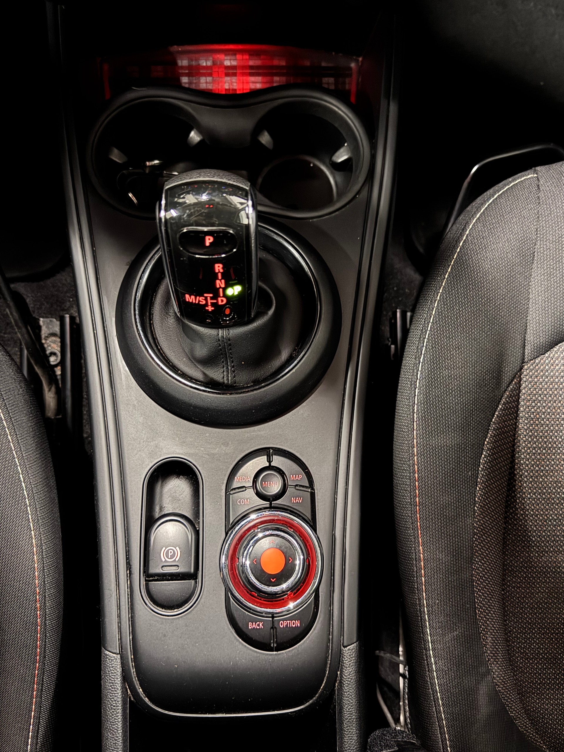 MINI Mini Countryman One D FWD-image-16