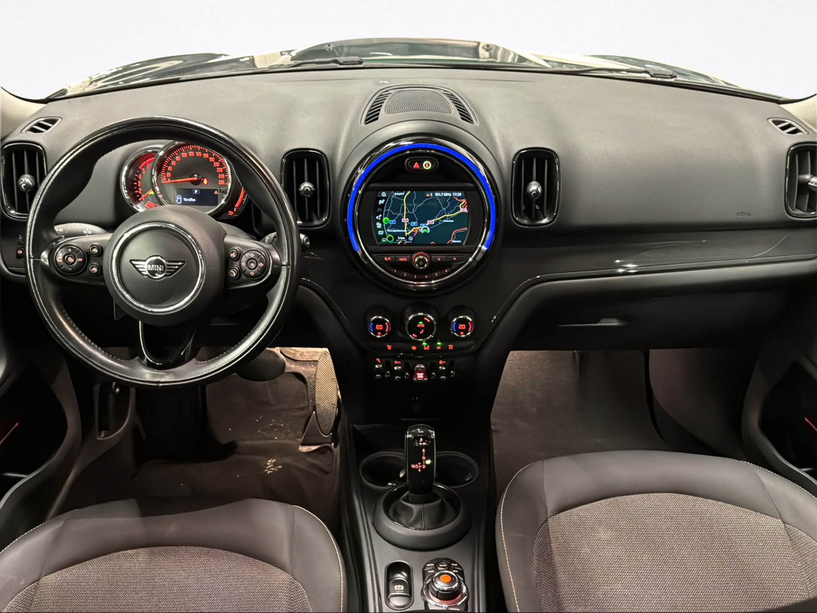 MINI Mini Countryman One D FWD-image-8