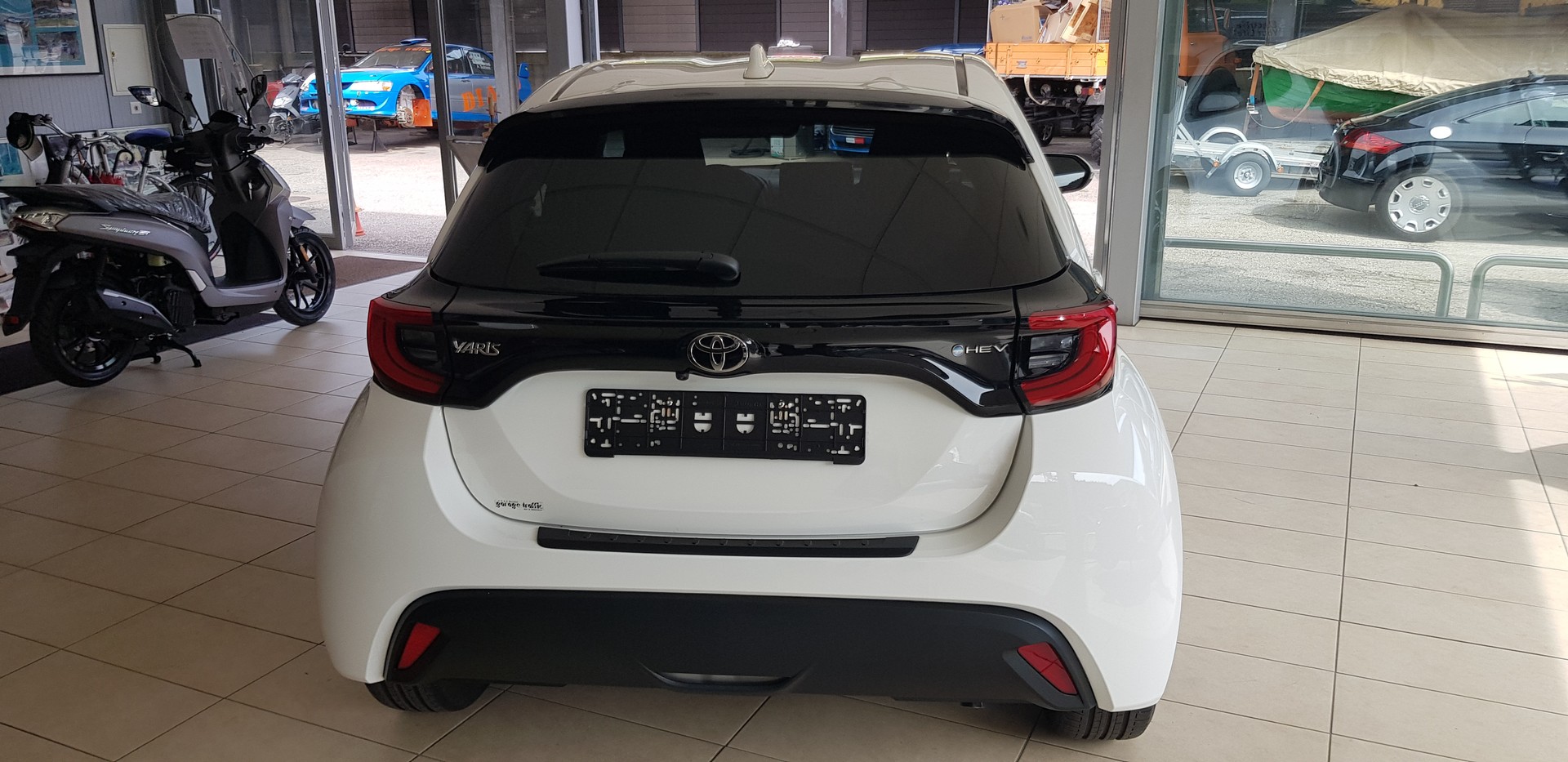TOYOTA Yaris 1.5 hybrid e-CVT Trend Pack-image-3