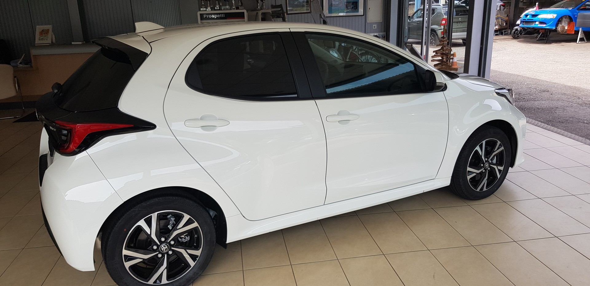 TOYOTA Yaris 1.5 hybrid e-CVT Trend Pack-image-4
