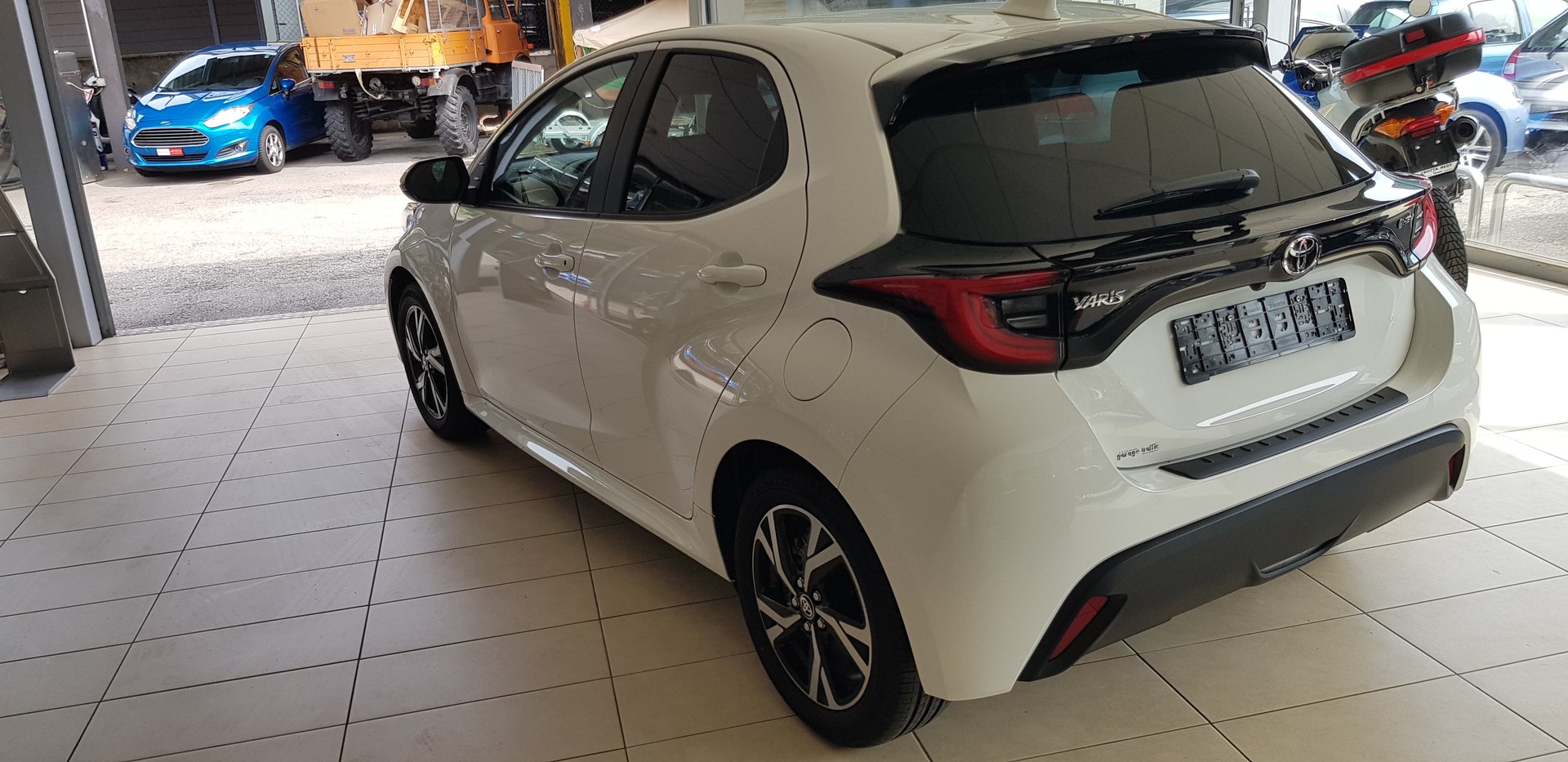 TOYOTA Yaris 1.5 hybrid e-CVT Trend Pack-image-2