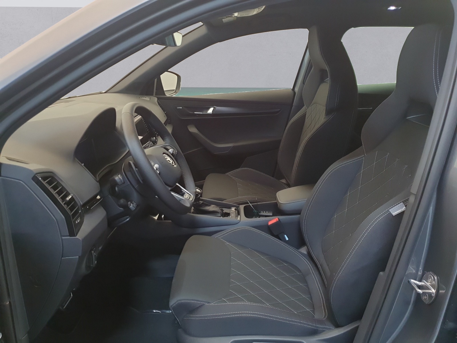 SKODA Karoq 2.0 TSI SportLine 4x4 DSG-image-9