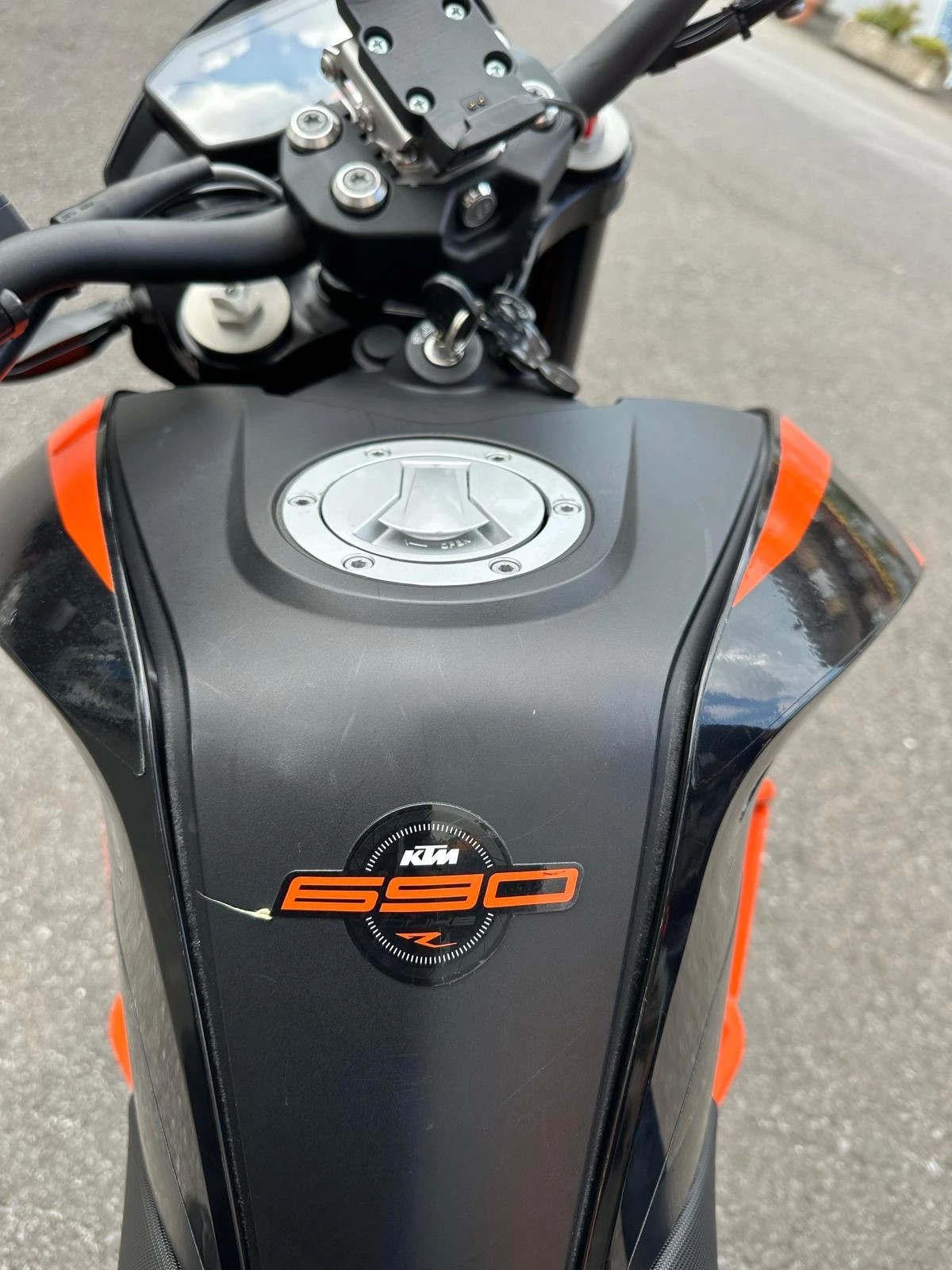 KTM 690 Duke R ABS-image-7