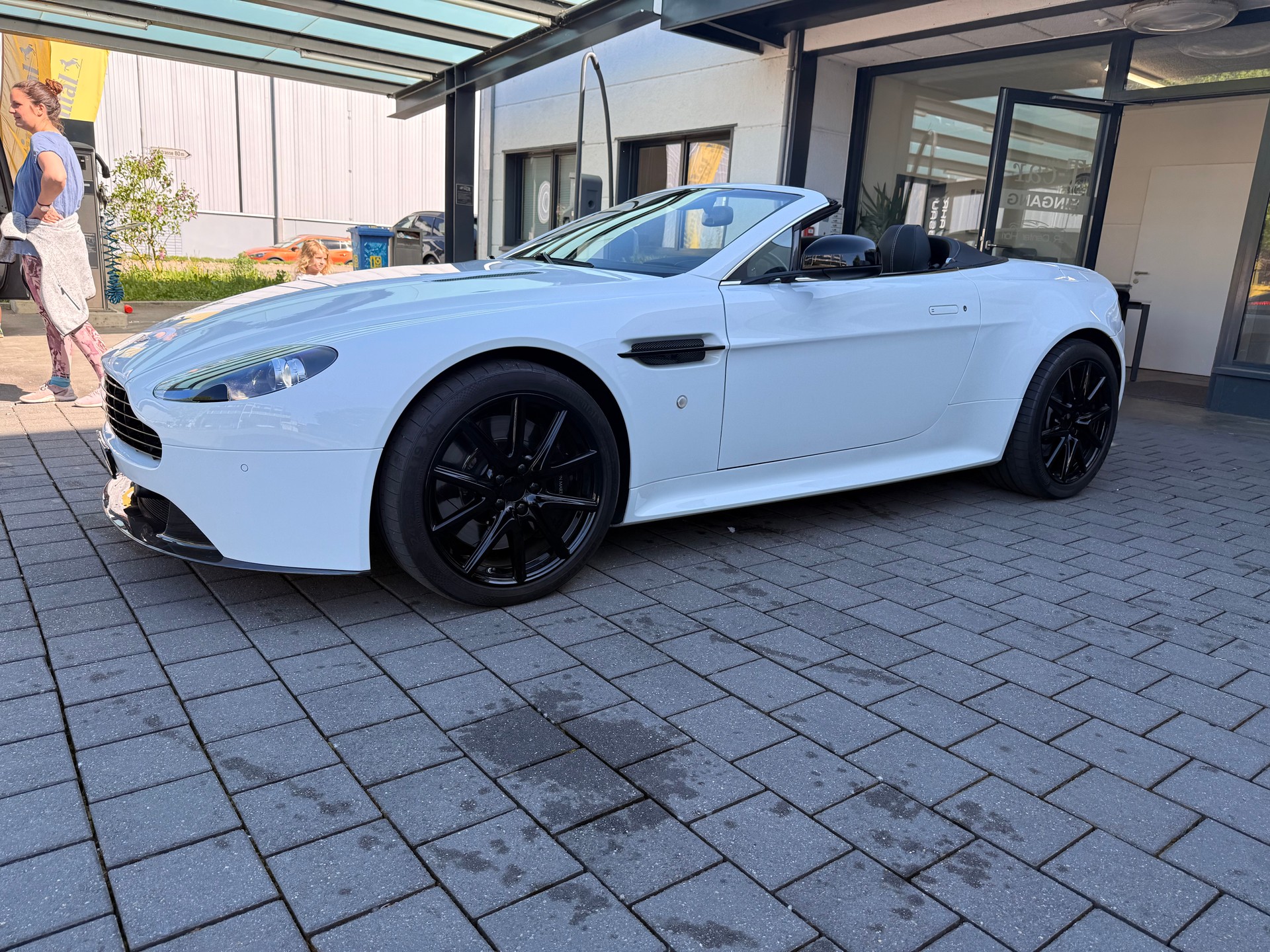 ASTON MARTIN V8 Vantage 4.7 S Sportshift-image-1