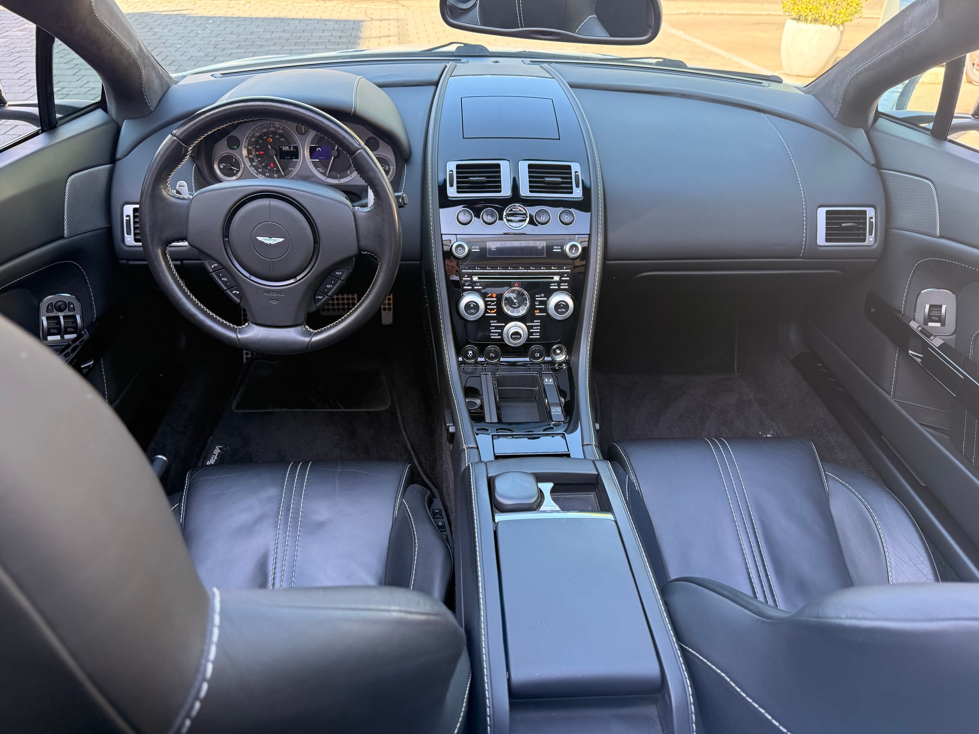 ASTON MARTIN V8 Vantage 4.7 S Sportshift-image-11