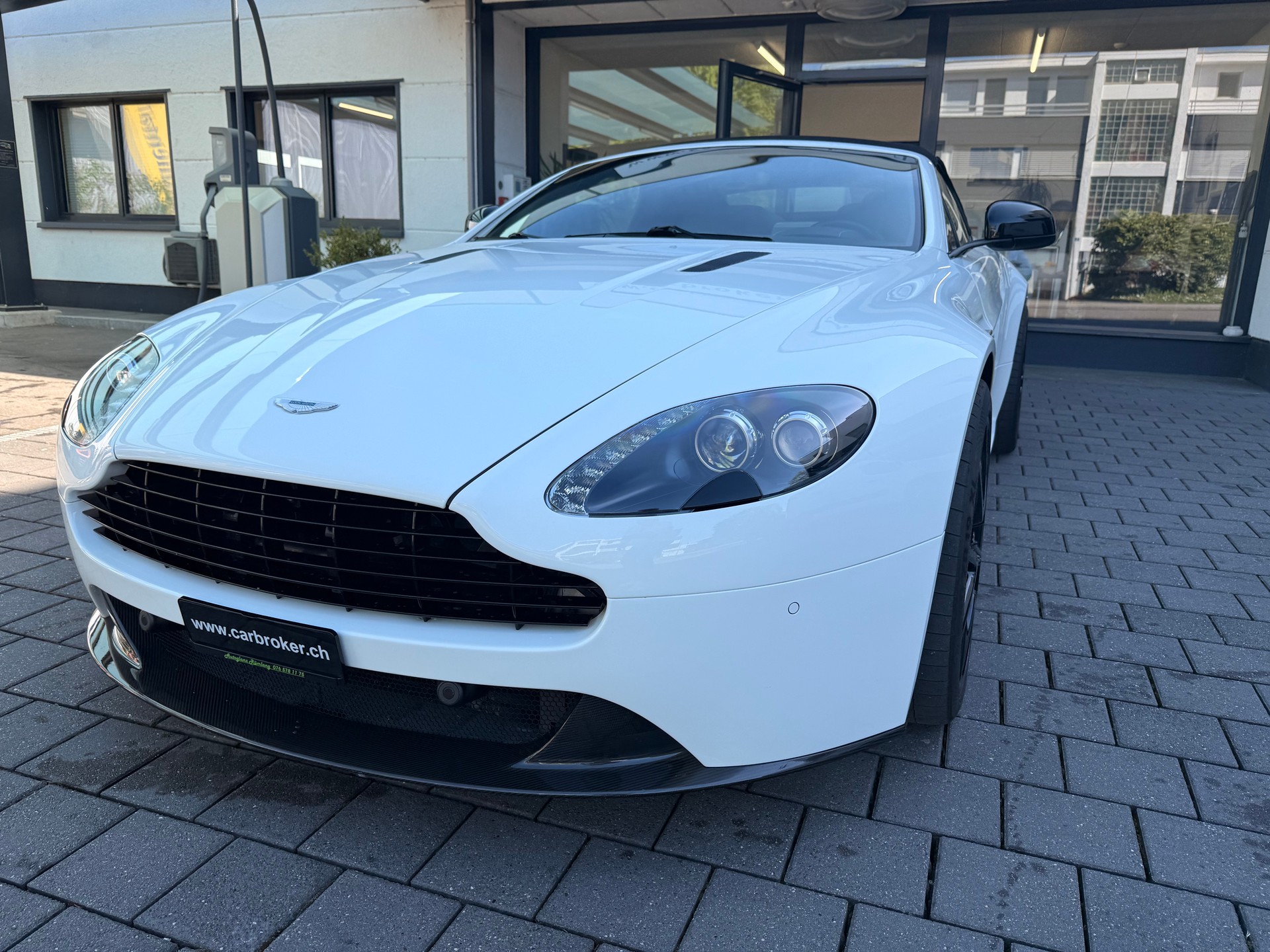 ASTON MARTIN V8 Vantage 4.7 S Sportshift-image-4