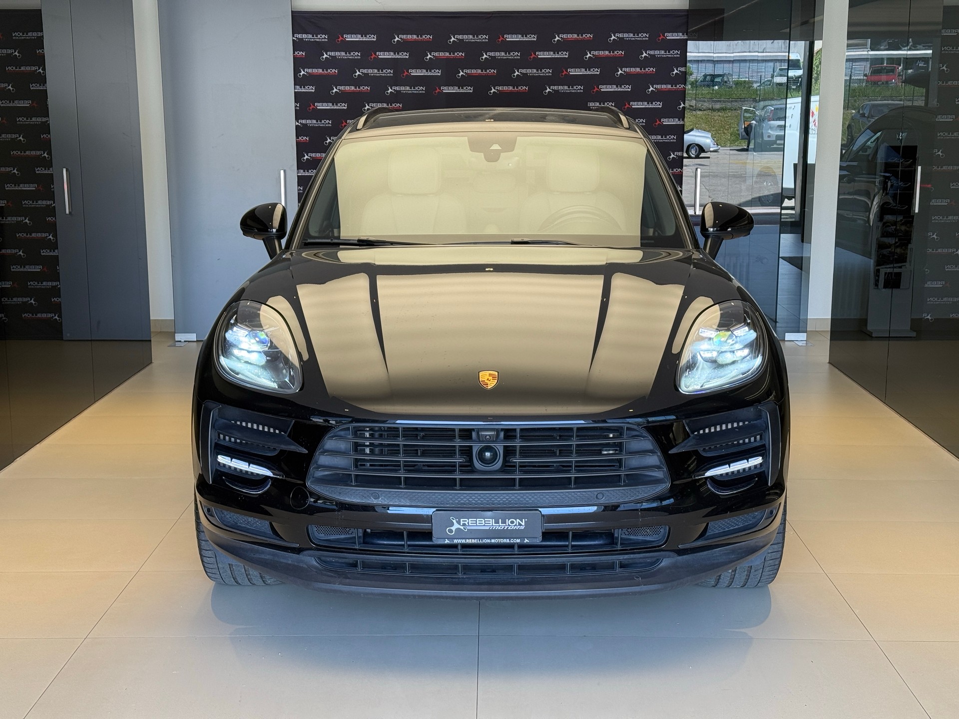 PORSCHE Macan S PDK-showroom-element-1