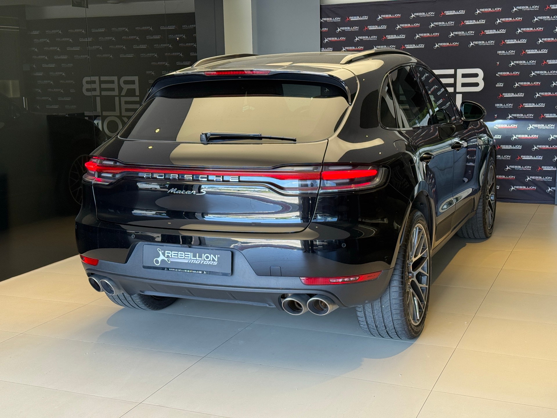 PORSCHE Macan S PDK-showroom-element-3