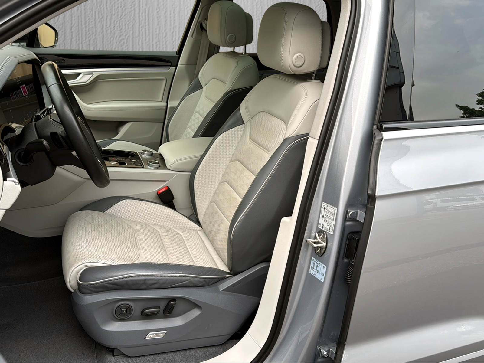 VW Touareg 4.0 V8 TDI R-Line Tiptronic*Standheizung*AHK*-image-6