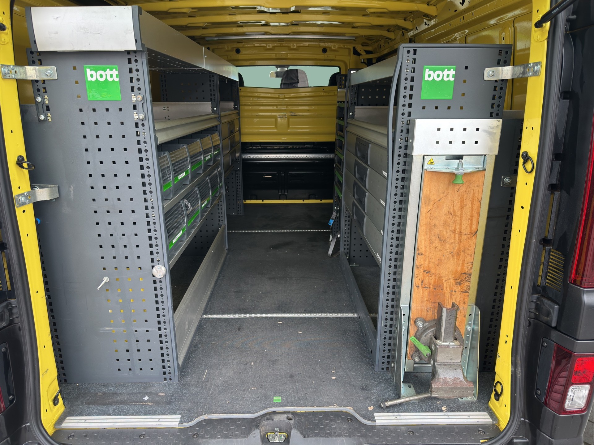 RENAULT 2.0dCi 145 Kasten-image-16