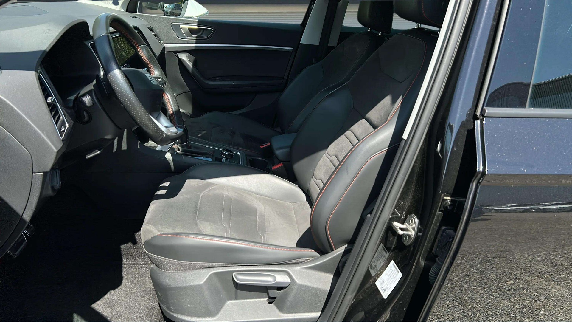 SEAT Ateca 1.5 TSI EVO DSG FR mit AHK & Rückfahrkamera + Werksgarantie-image-10
