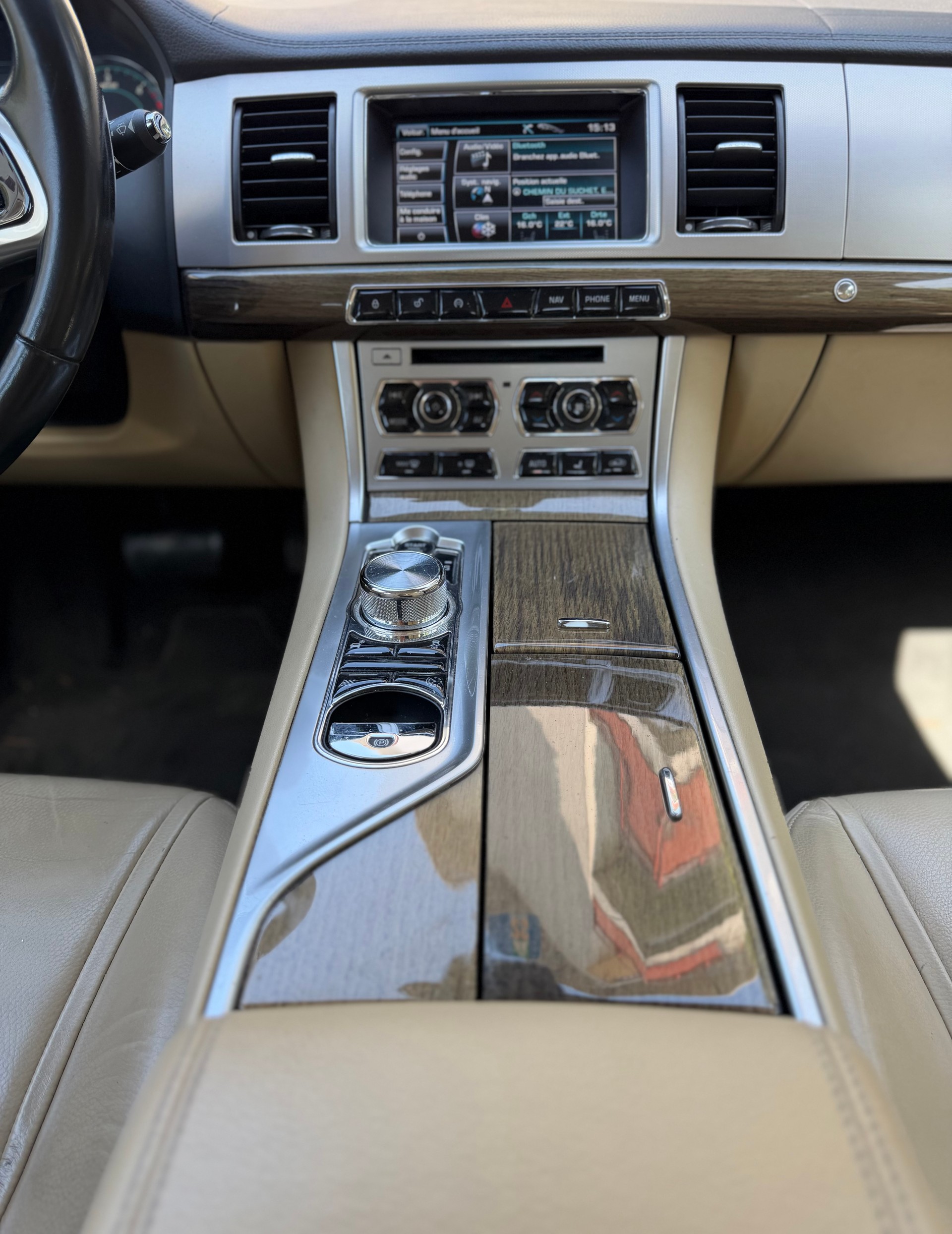 JAGUAR XF 3.0d V6 Luxury-image-7