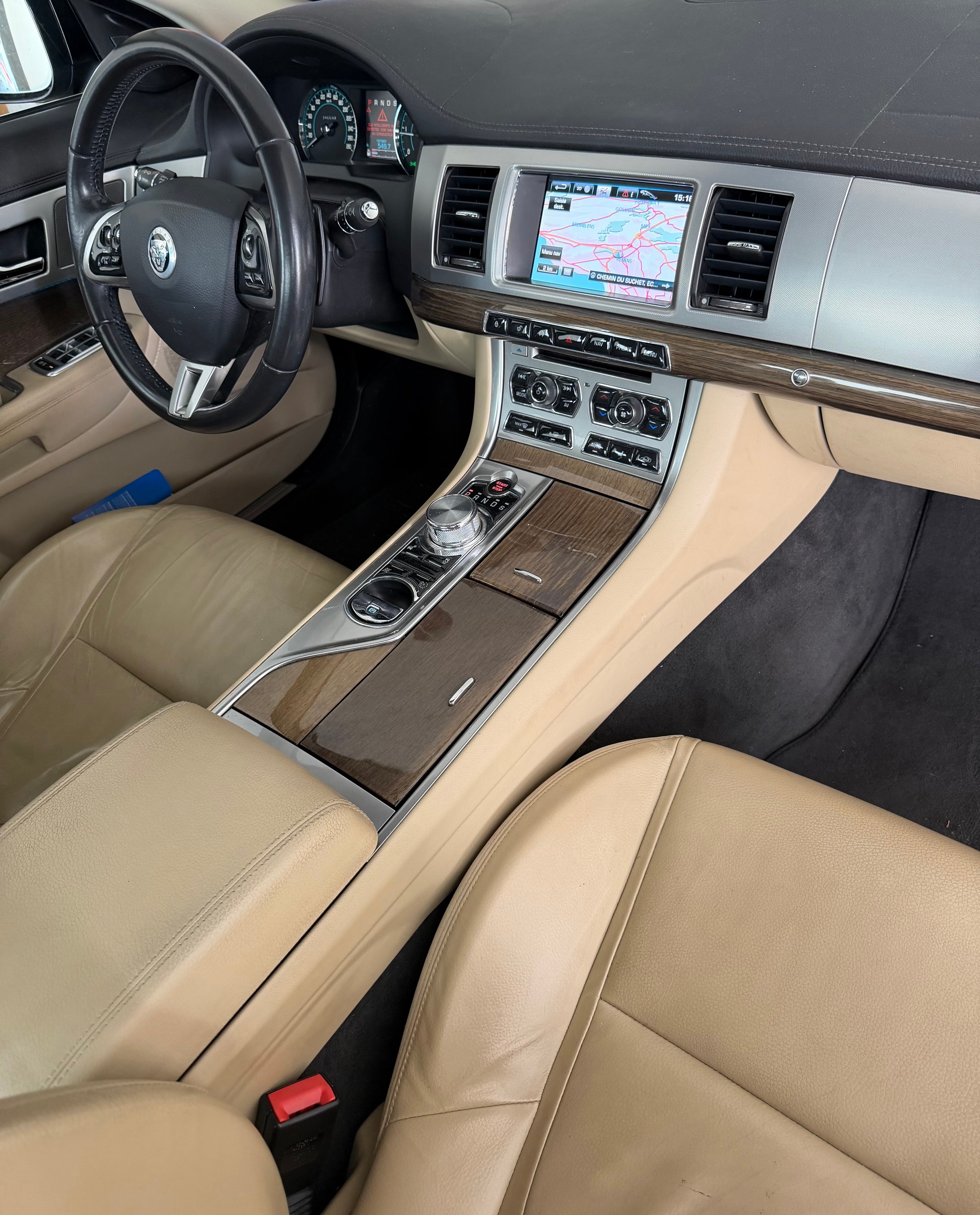 JAGUAR XF 3.0d V6 Luxury-image-9