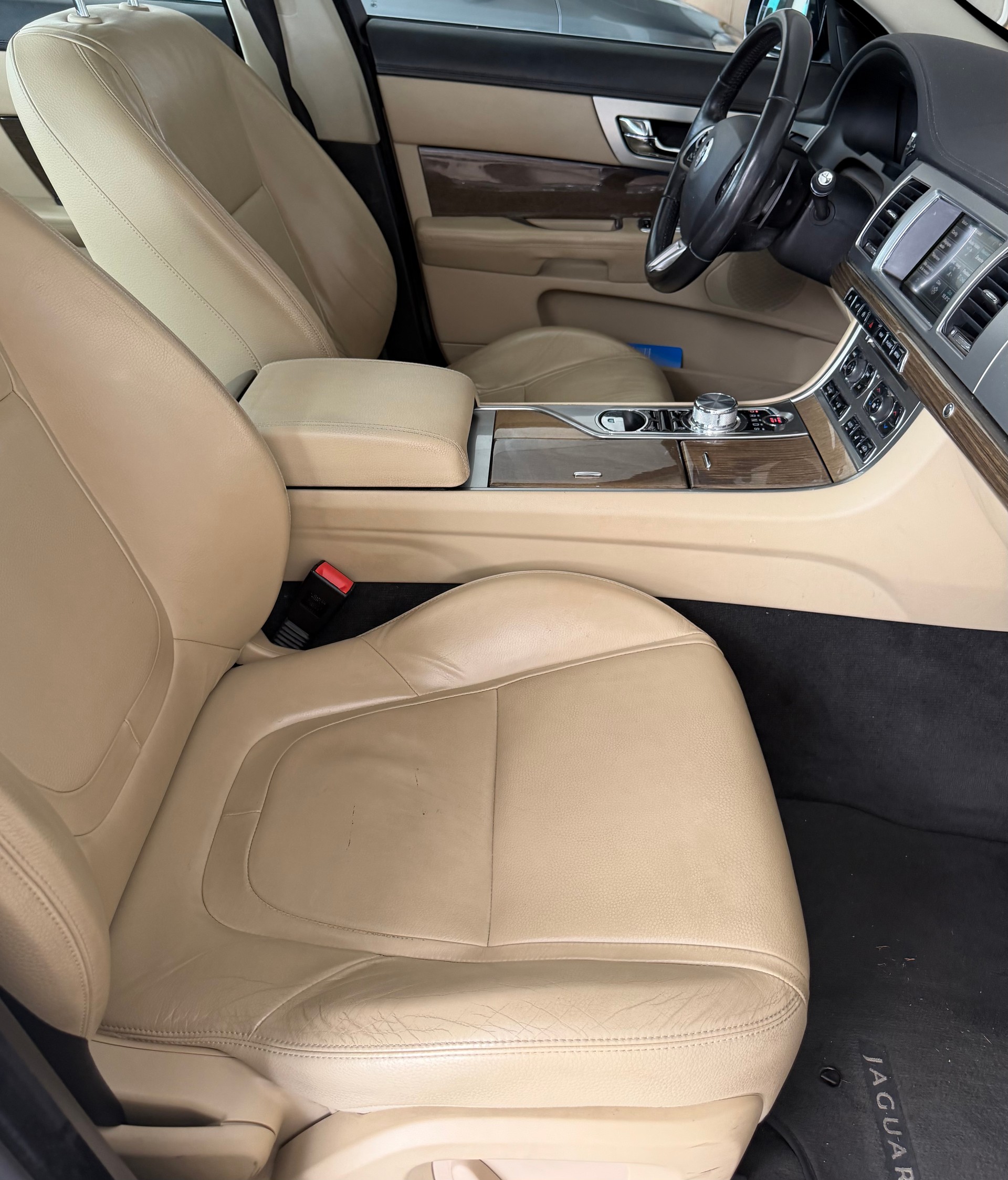 JAGUAR XF 3.0d V6 Luxury-image-10