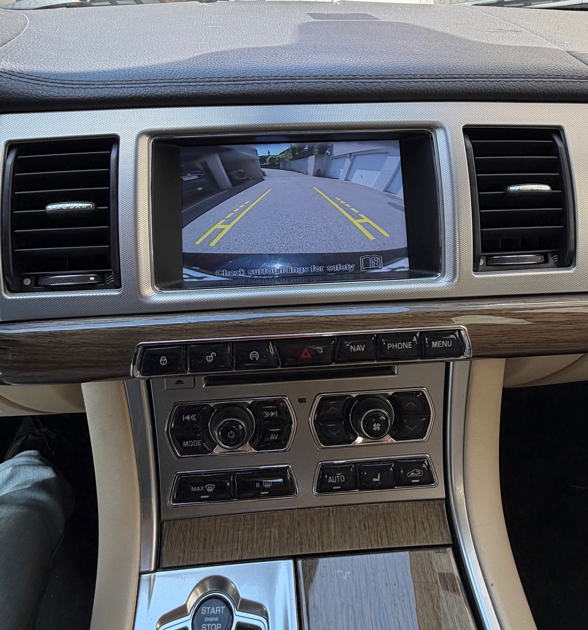 JAGUAR XF 3.0d V6 Luxury-image-8