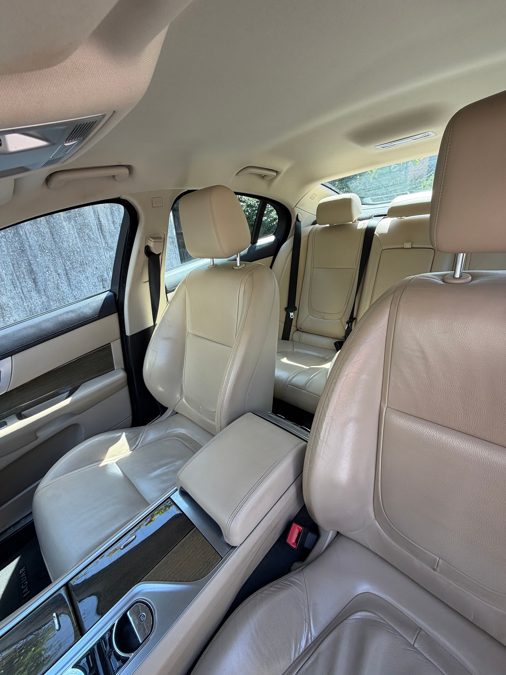 JAGUAR XF 3.0d V6 Luxury-image-12