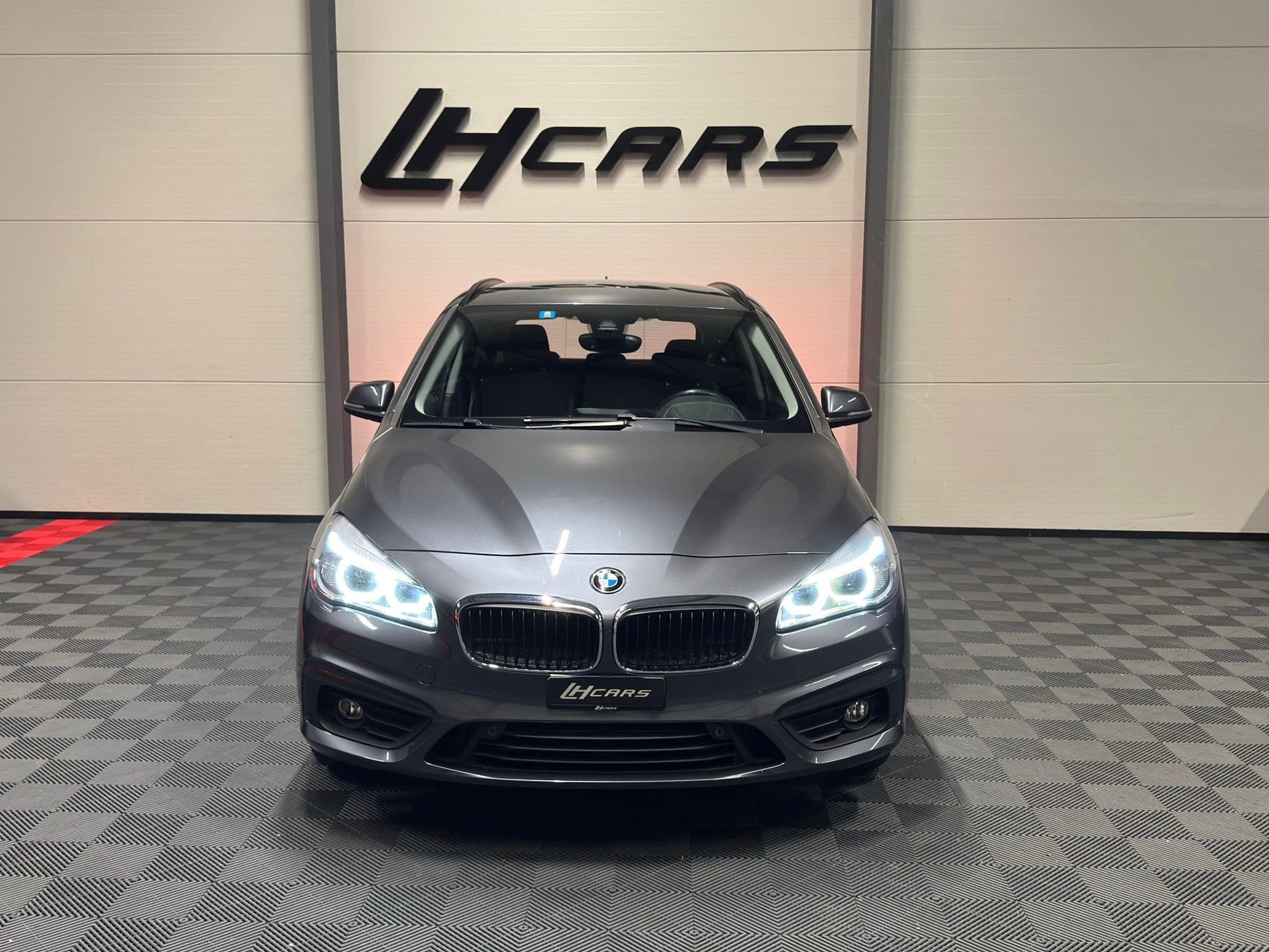 BMW 225i xDrive SAG Active Tourer-image-4