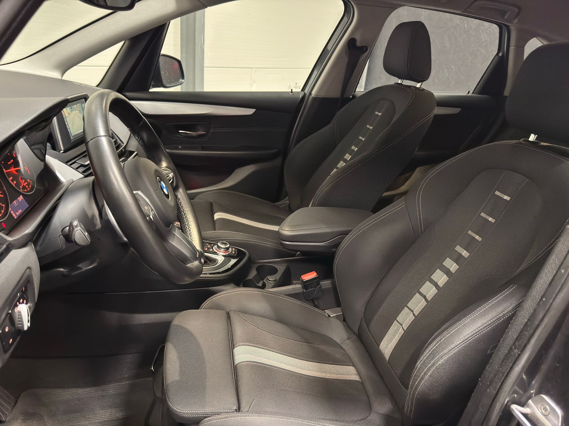 BMW 225i xDrive SAG Active Tourer-image-13