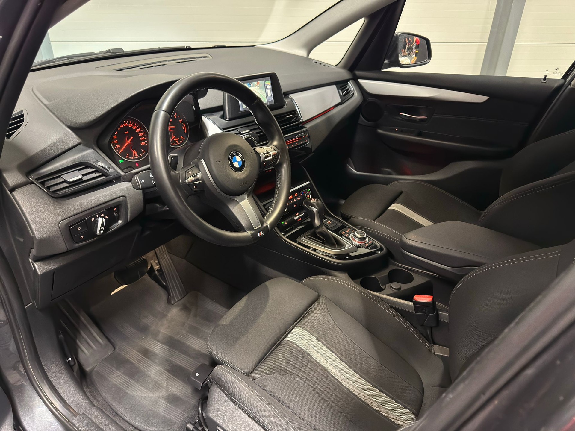 BMW 225i xDrive SAG Active Tourer-image-12