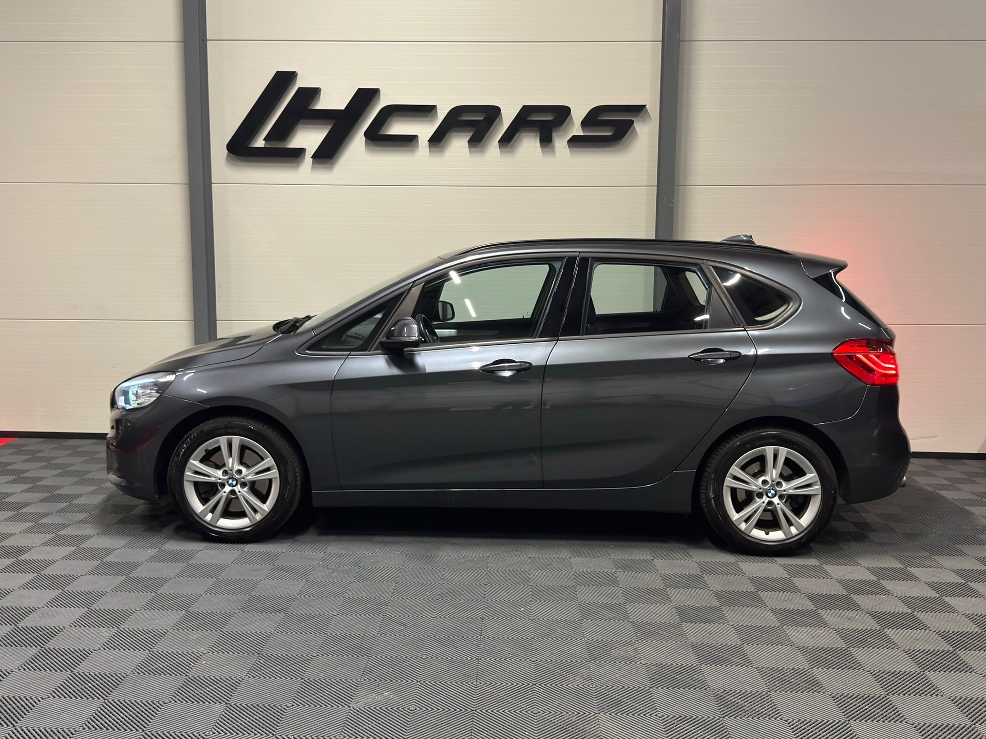 BMW 225i xDrive SAG Active Tourer-image-1