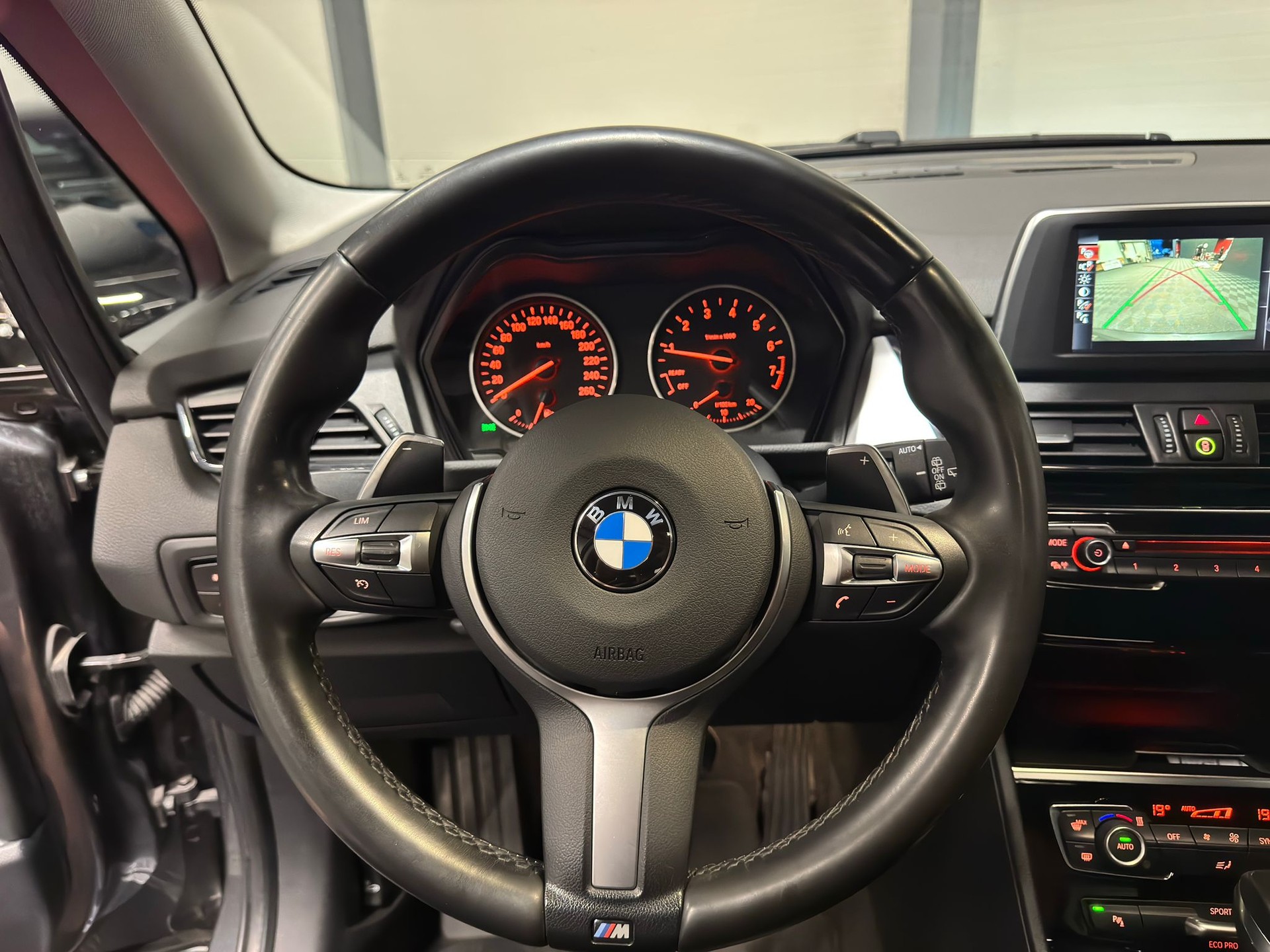 BMW 225i xDrive SAG Active Tourer-image-11