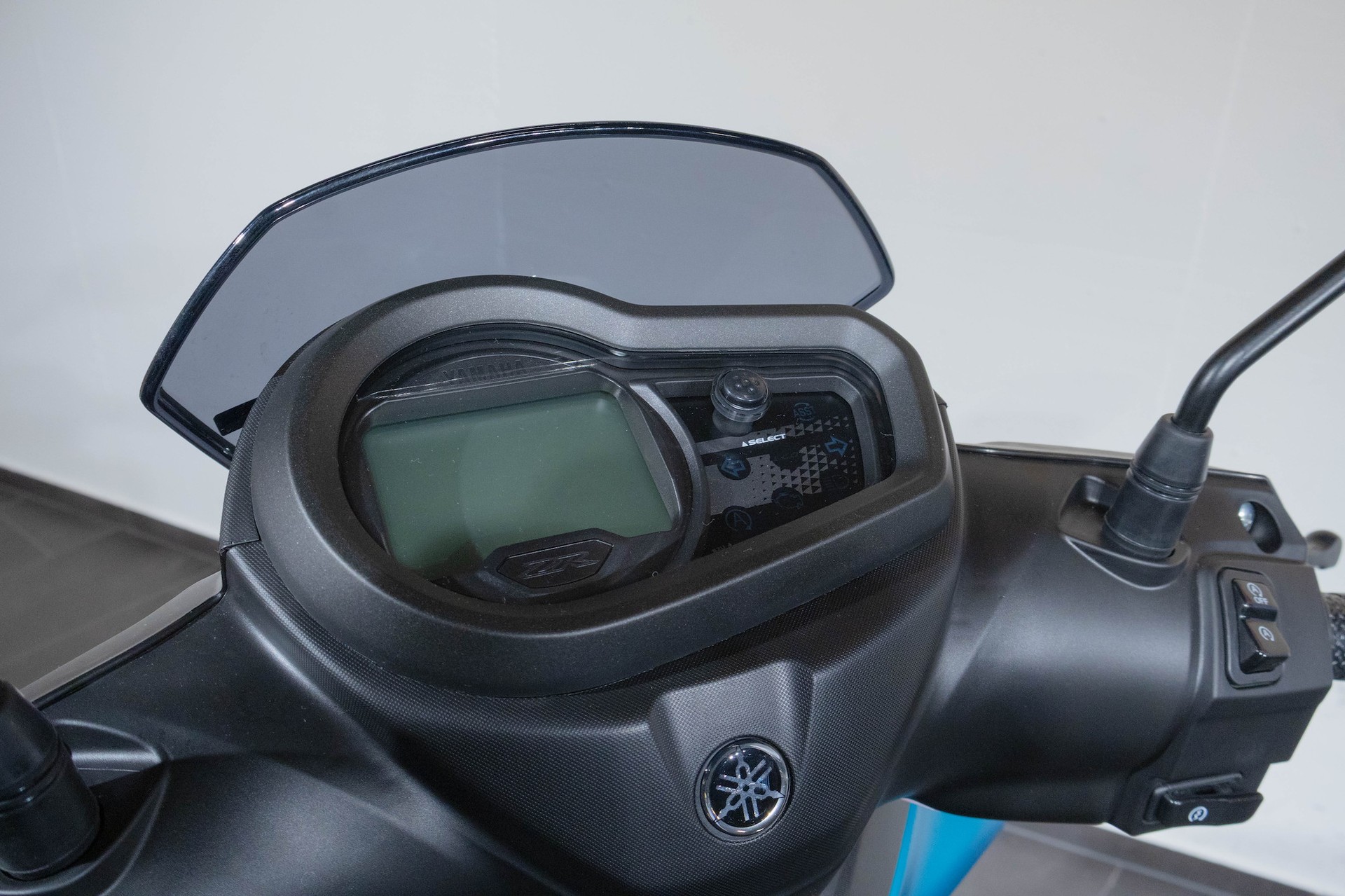 YAMAHA RayZR-image-12