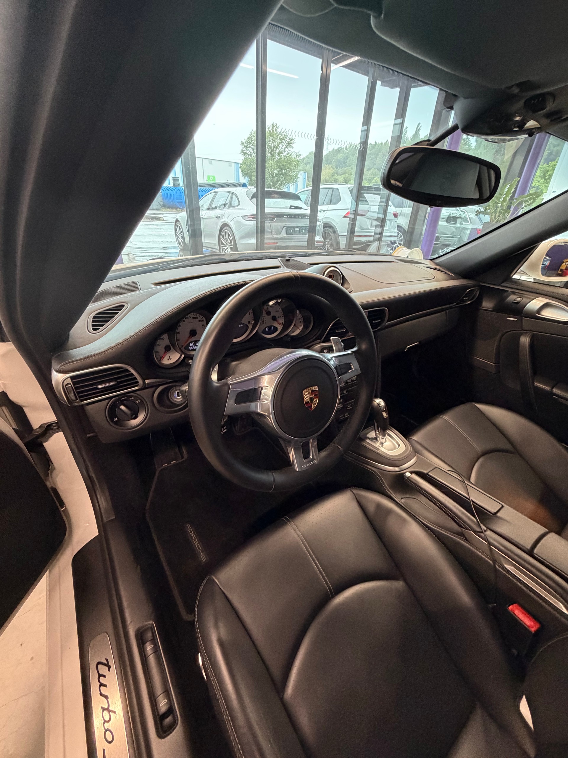 PORSCHE 911 Turbo S PDK-image-6
