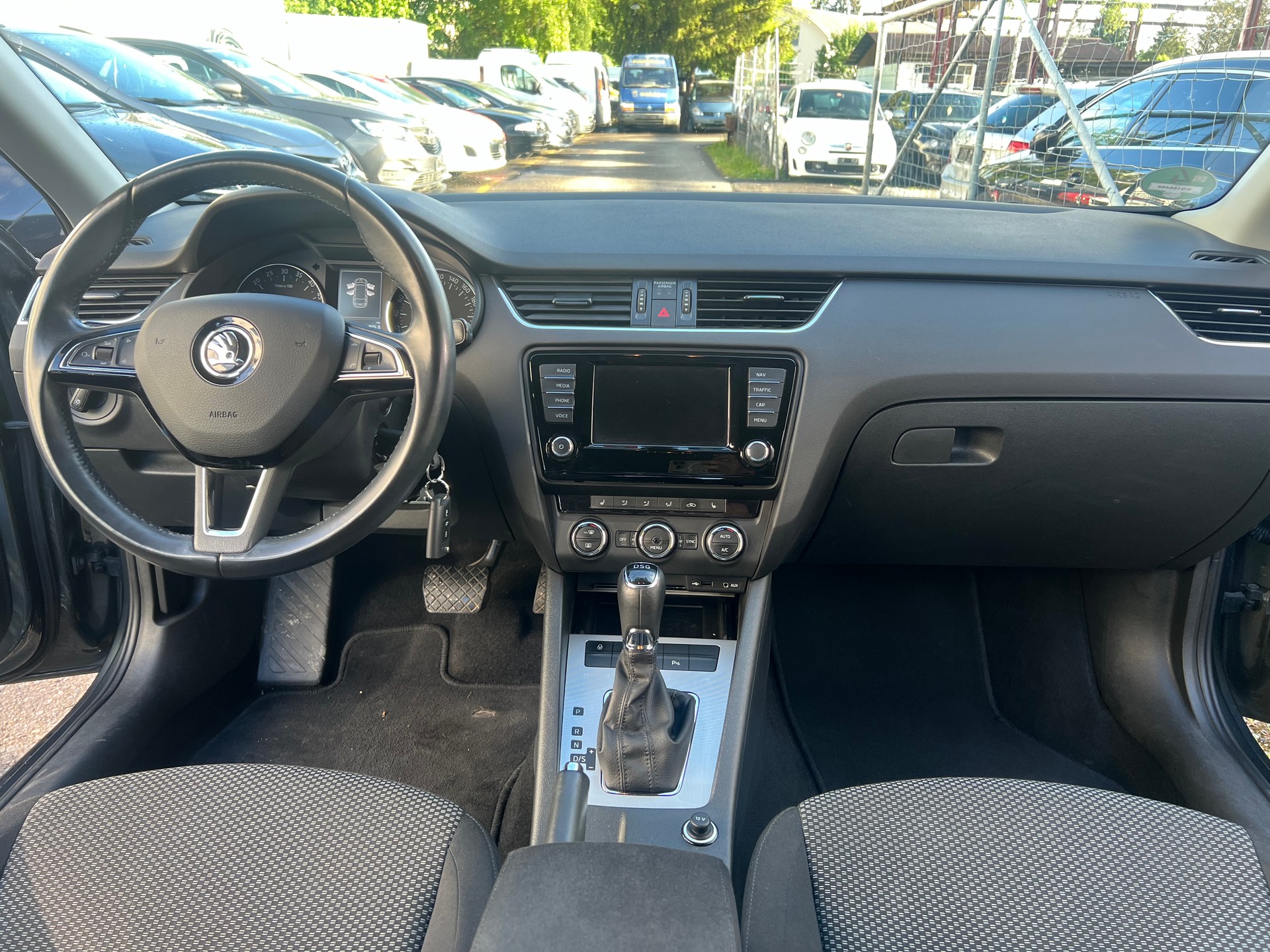 SKODA Octavia Combi 1.6 TDI Style DSG-image-7