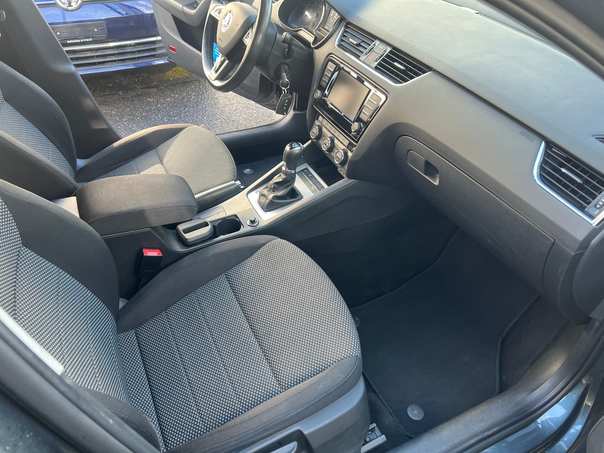 SKODA Octavia Combi 1.6 TDI Style DSG-image-8