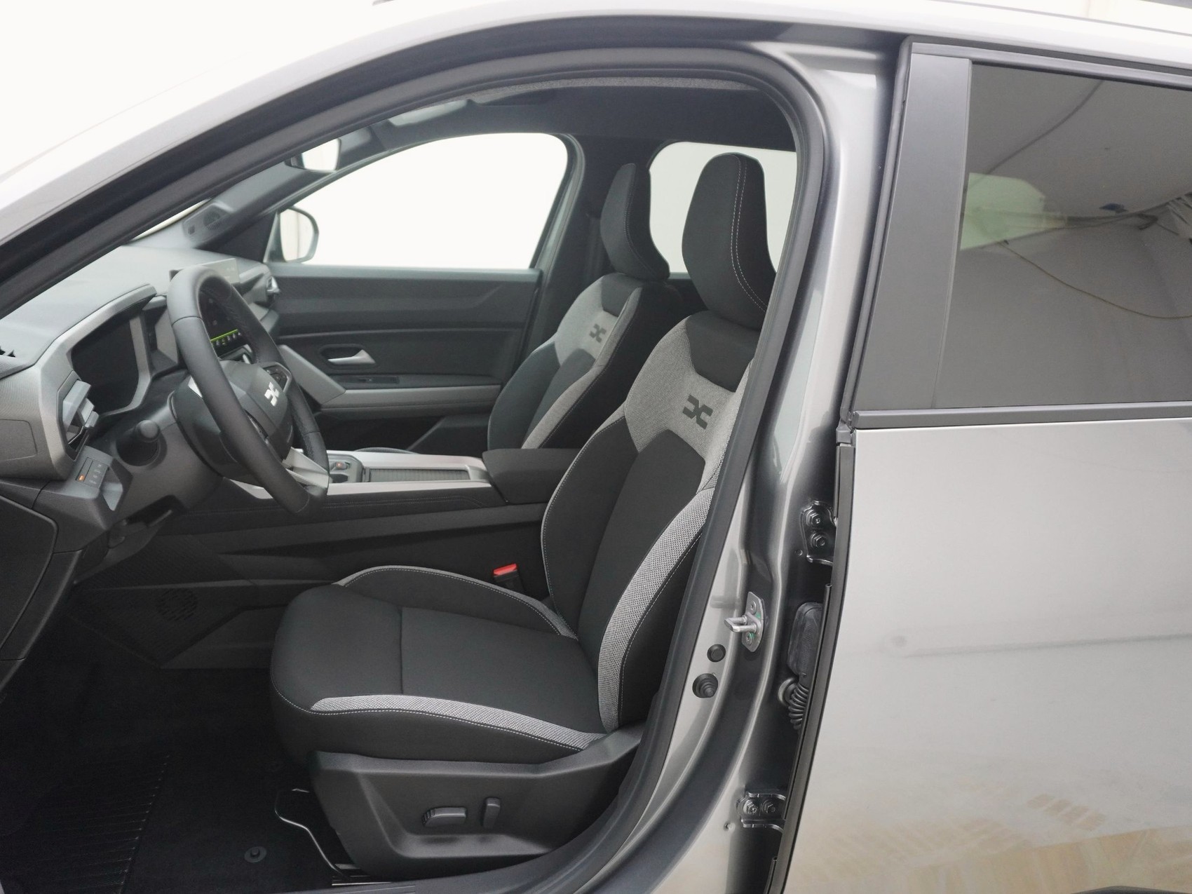 DACIA Bigster 1.2 Hybrid-G Journey 4x4-image-10