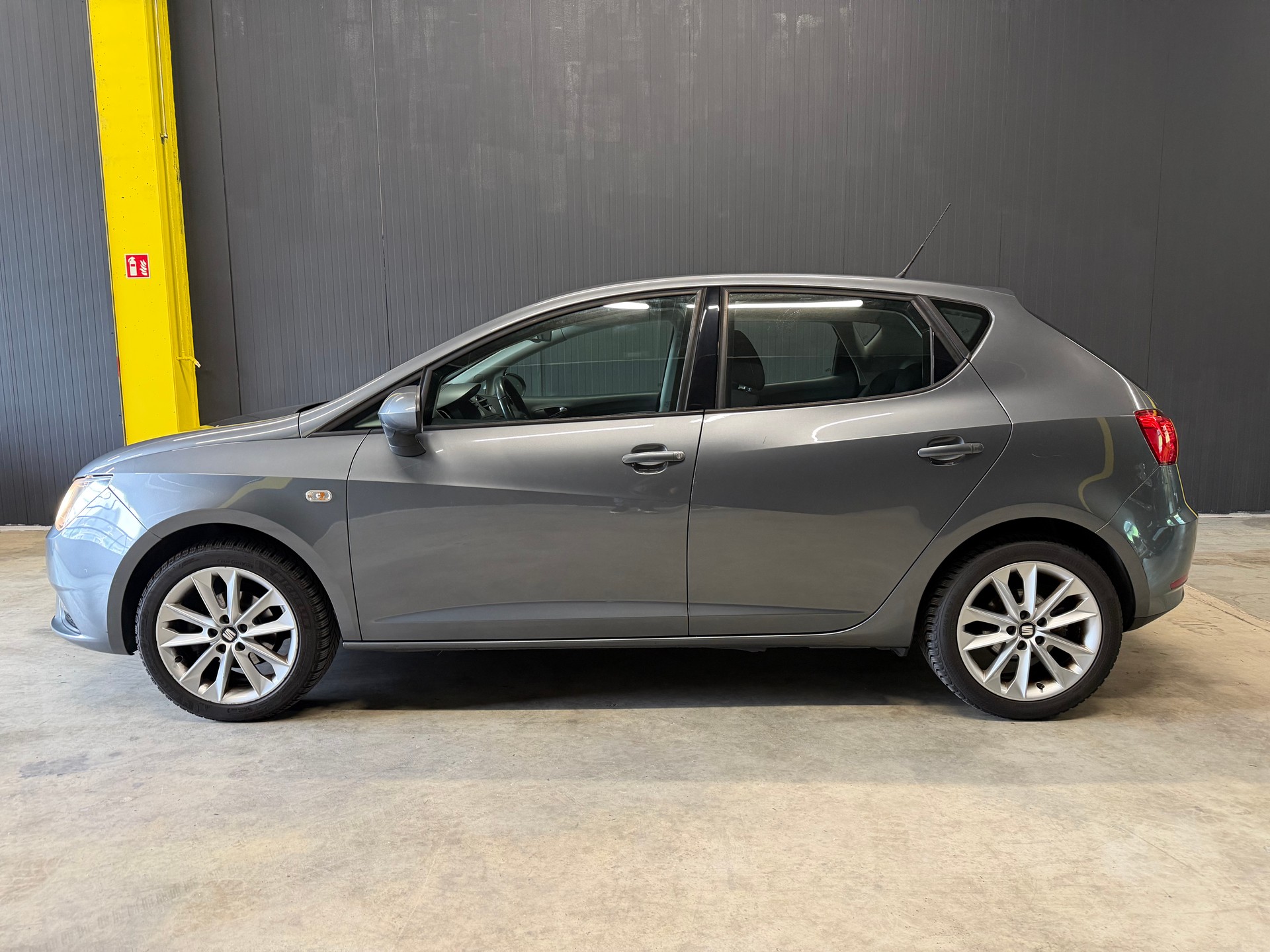 SEAT Ibiza 1.2 TSI Style-showroom-element-1