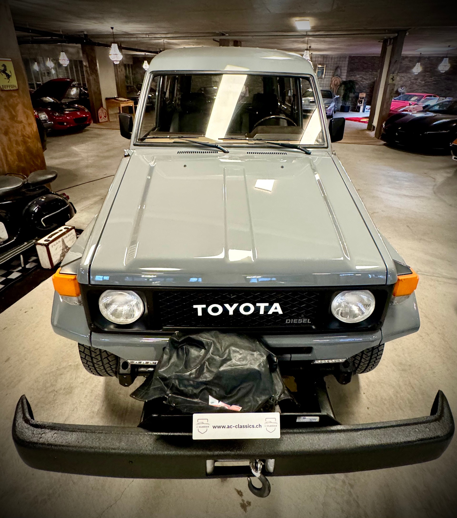 TOYOTA BJ 75 frisch restauriert-showroom-element-3