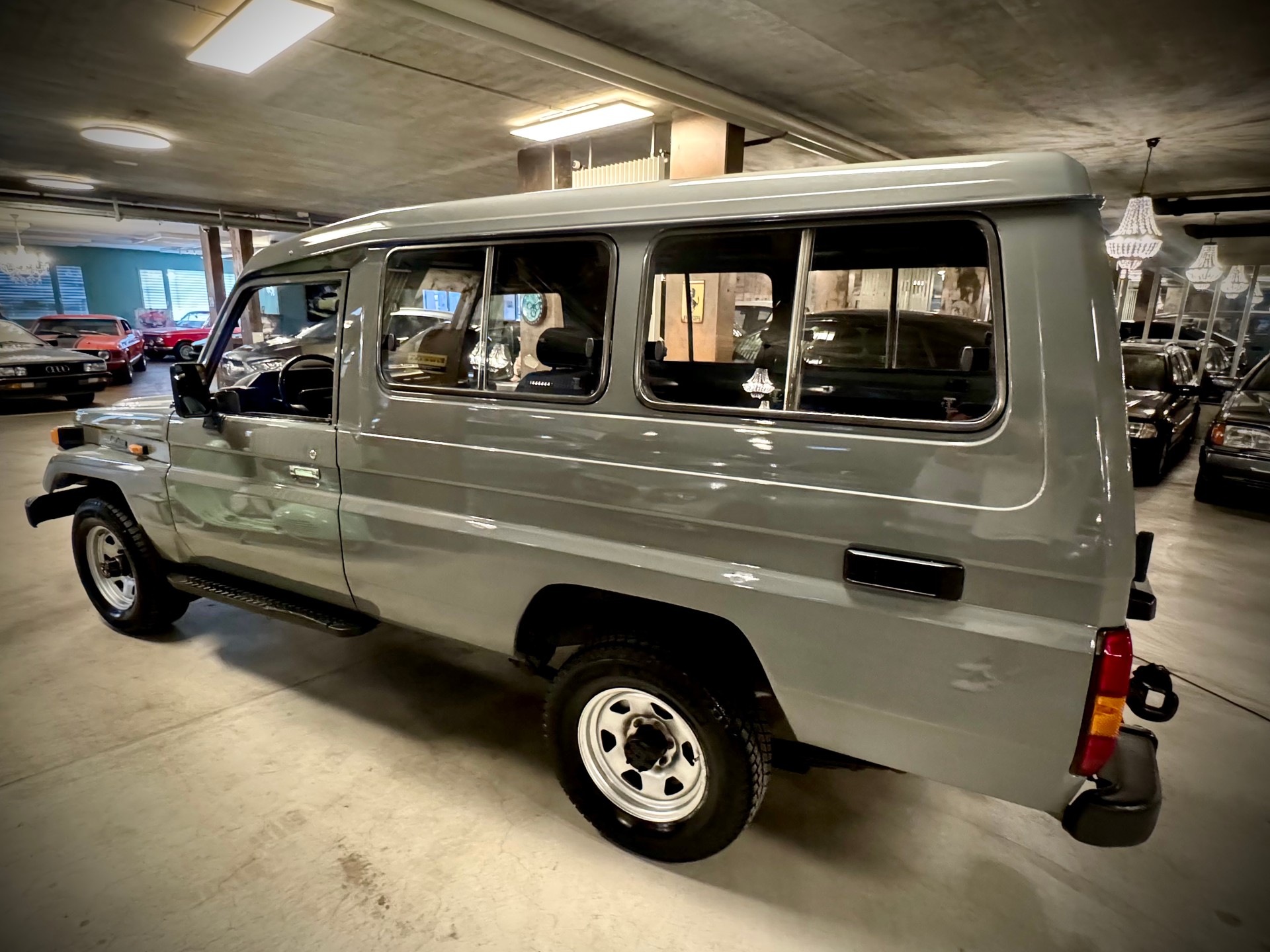 TOYOTA BJ 75 frisch restauriert-image-16