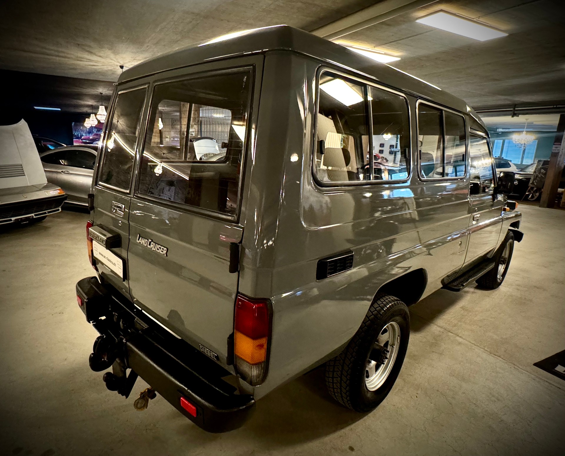 TOYOTA BJ 75 frisch restauriert-image-10