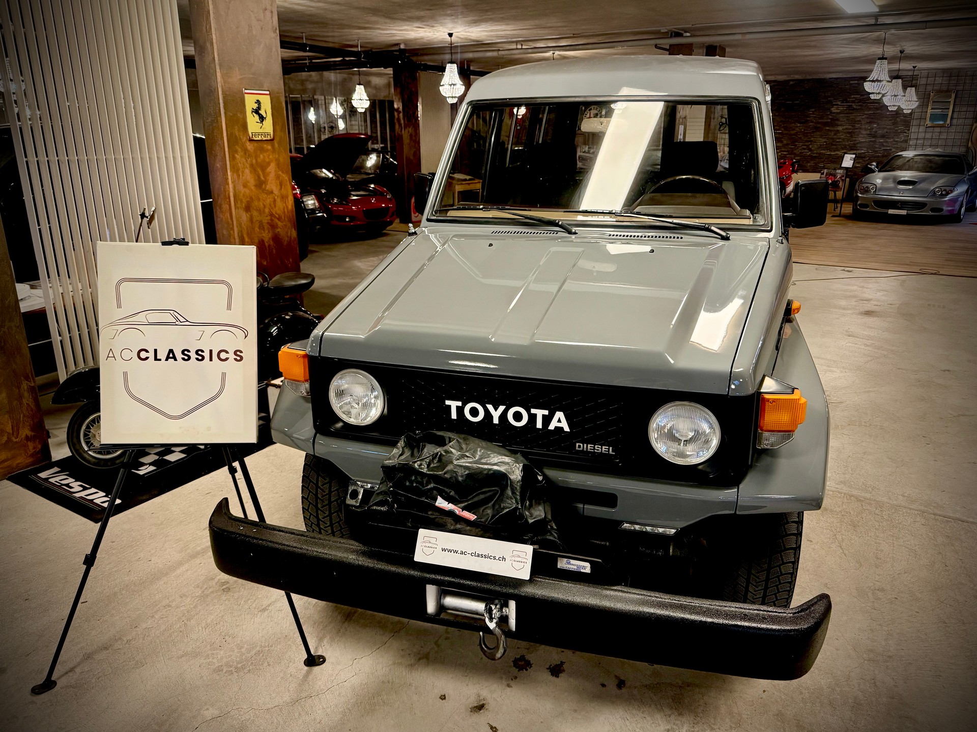 TOYOTA BJ 75 frisch restauriert-showroom-element-1
