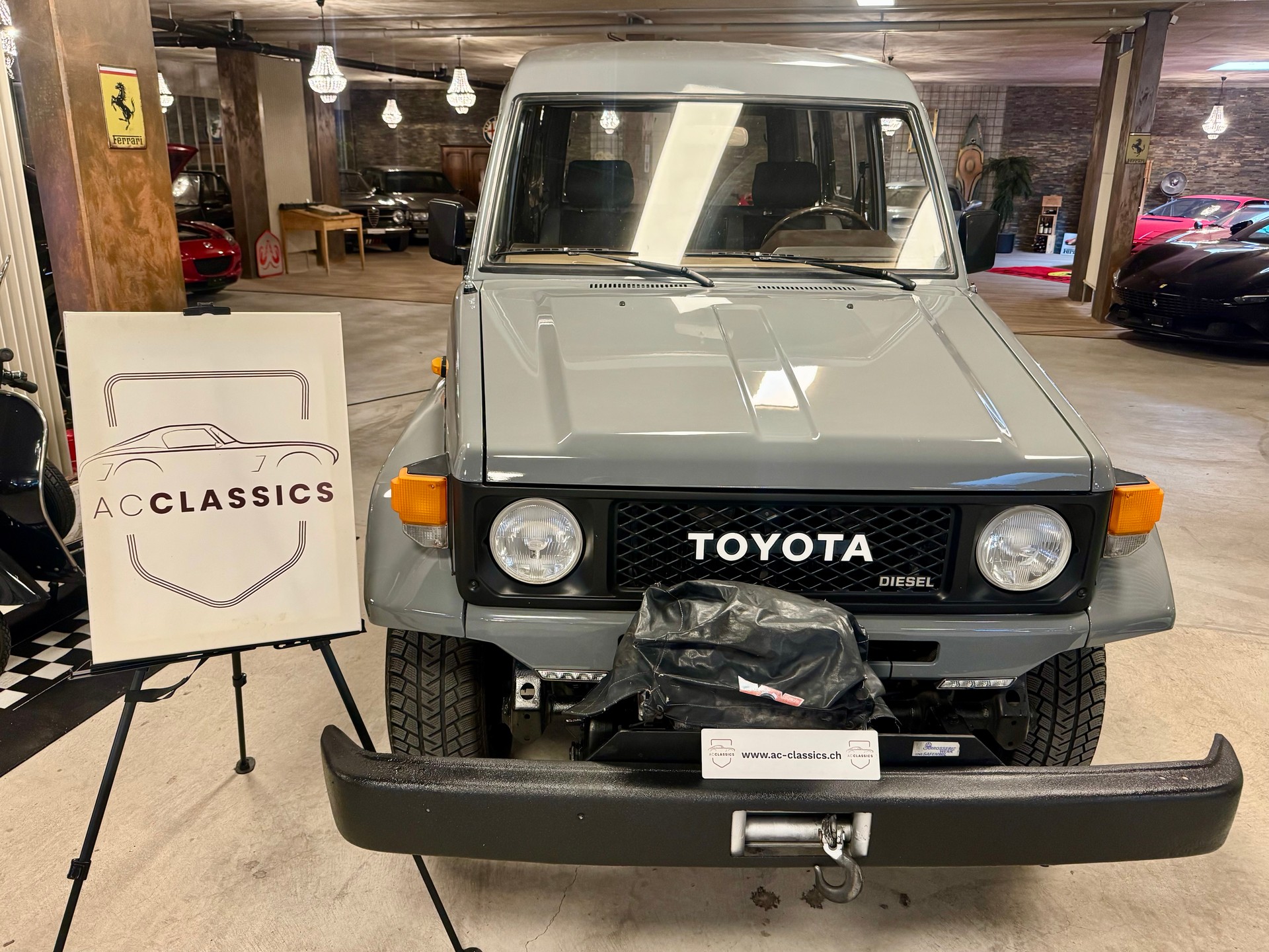 TOYOTA BJ 75 frisch restauriert-showroom-element-2
