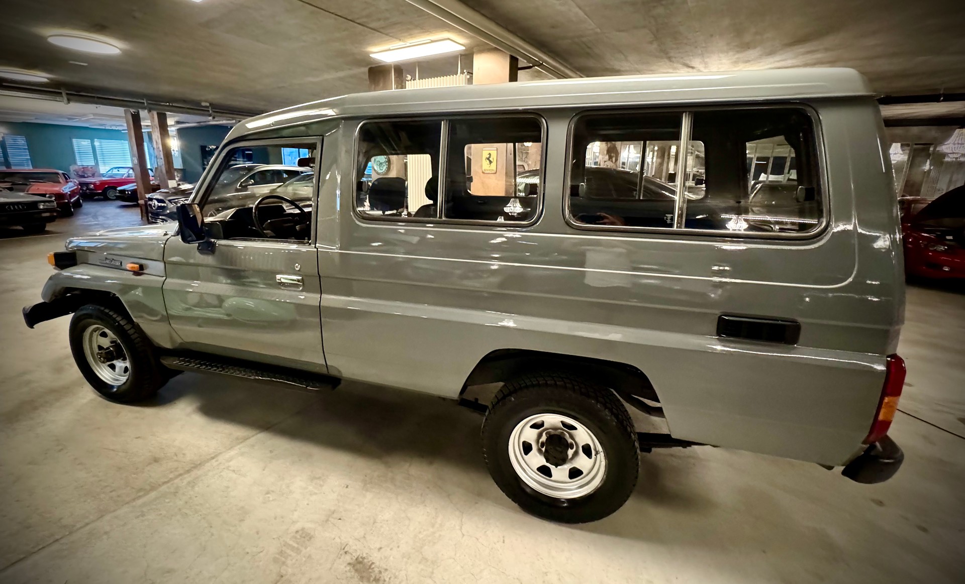 TOYOTA BJ 75 frisch restauriert-image-17