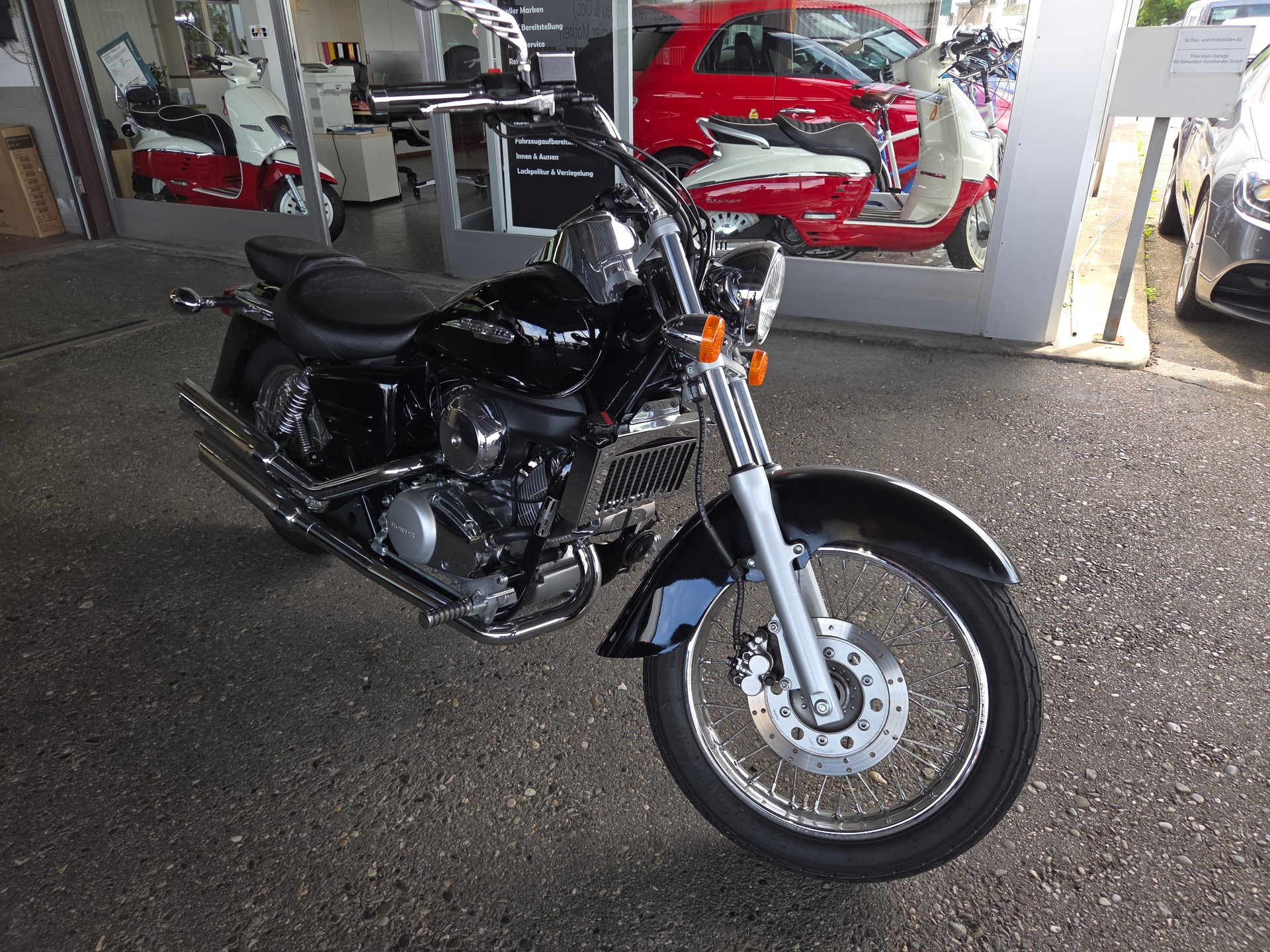 HONDA VT 125 C Shadow-image-1