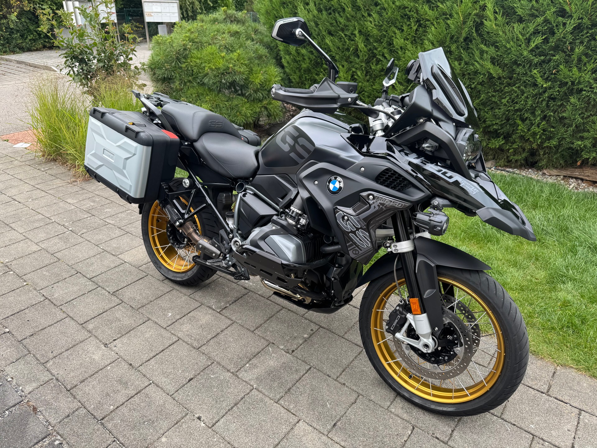 BMW R 1250 GS-image-0