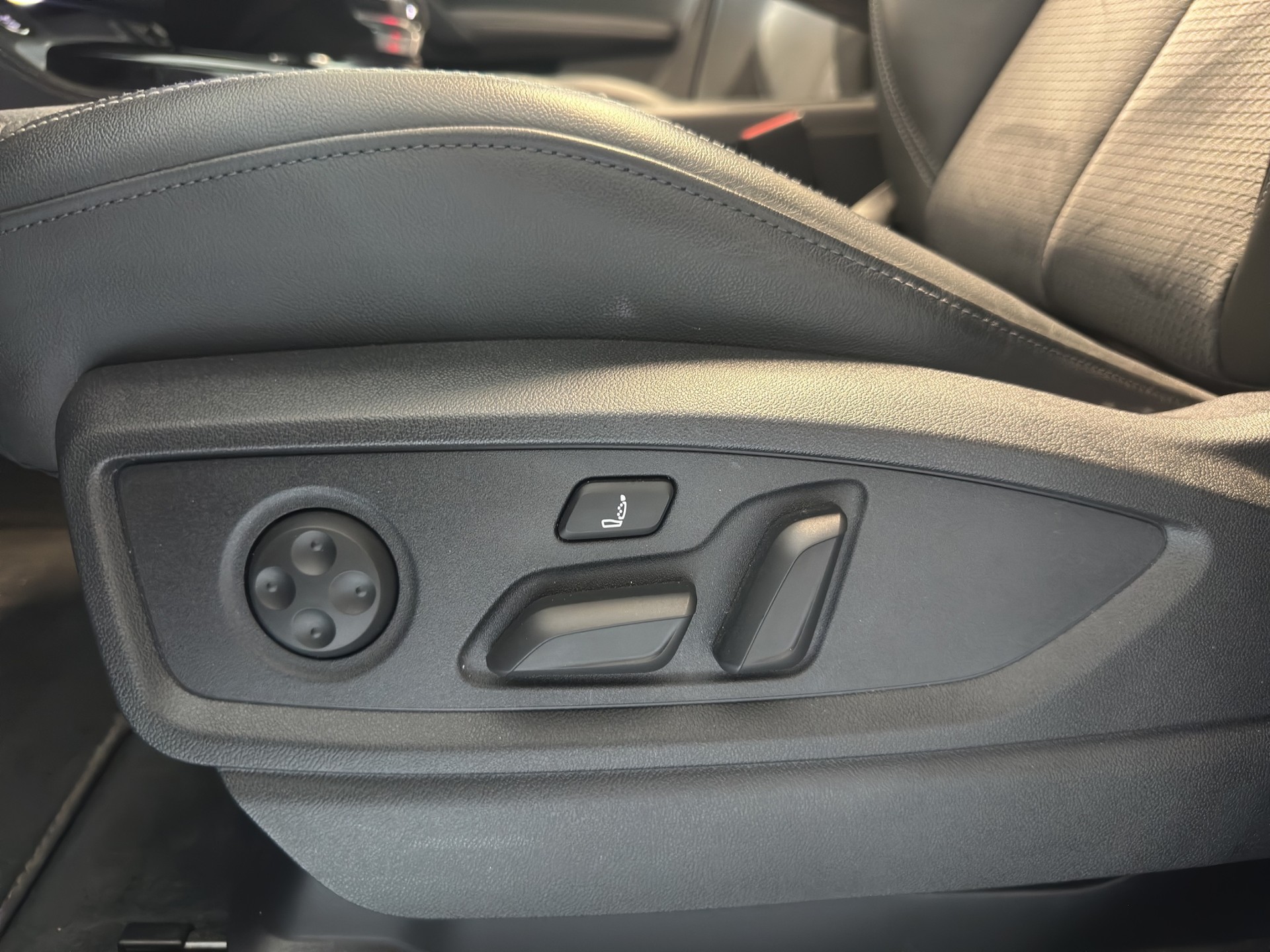 AUDI Q5 Sportback 40 TFSI S line quattro S-tronic-image-9