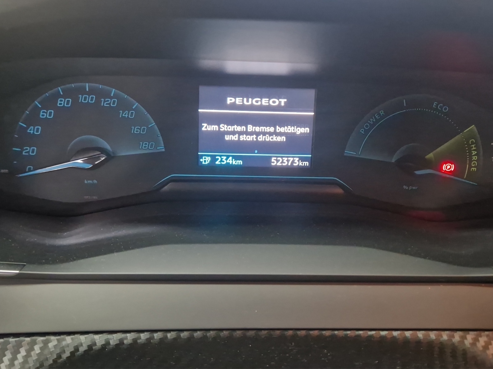 PEUGEOT 208 e-Active-showroom-element-1