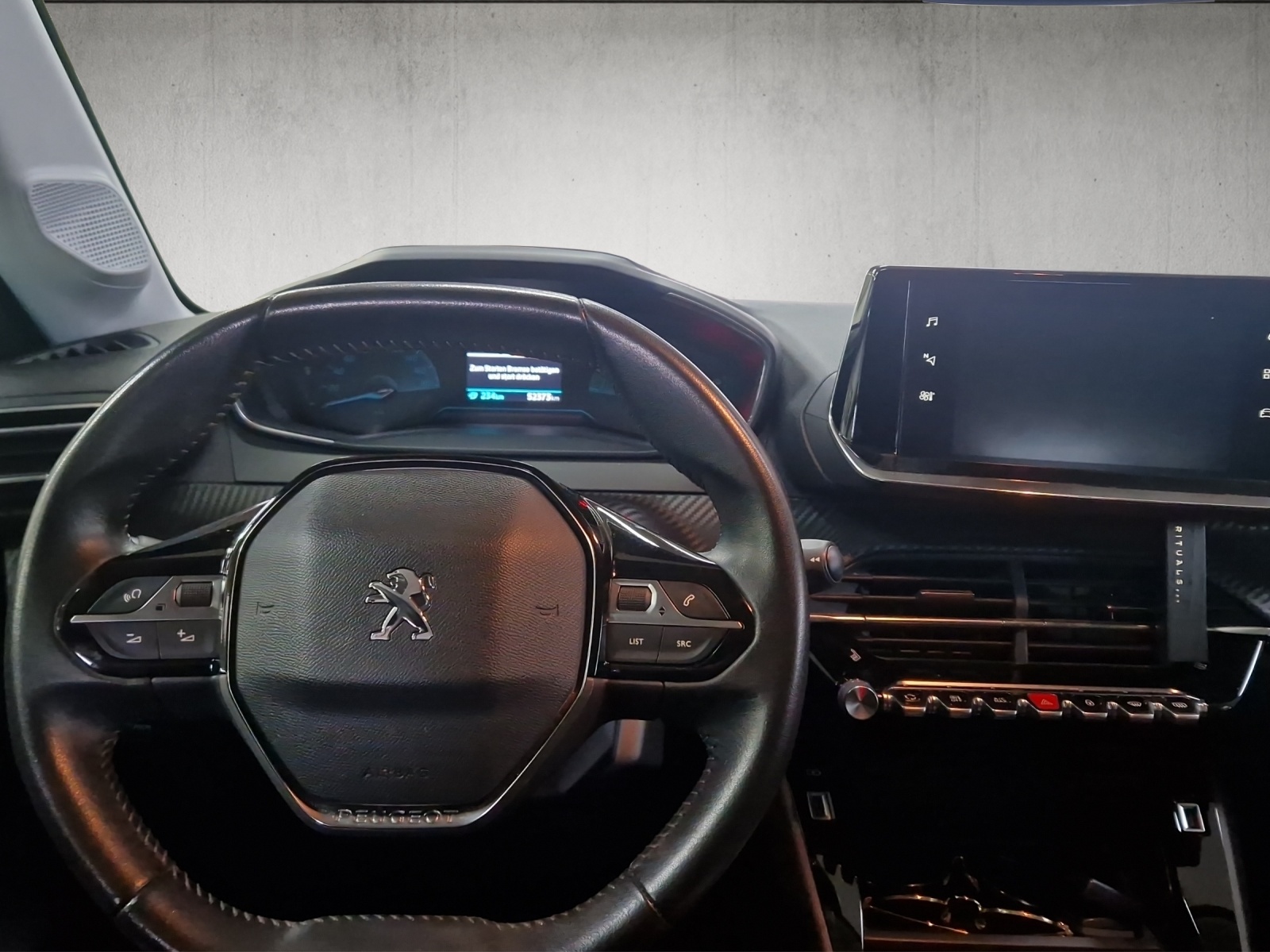 PEUGEOT 208 e-Active-showroom-element-2