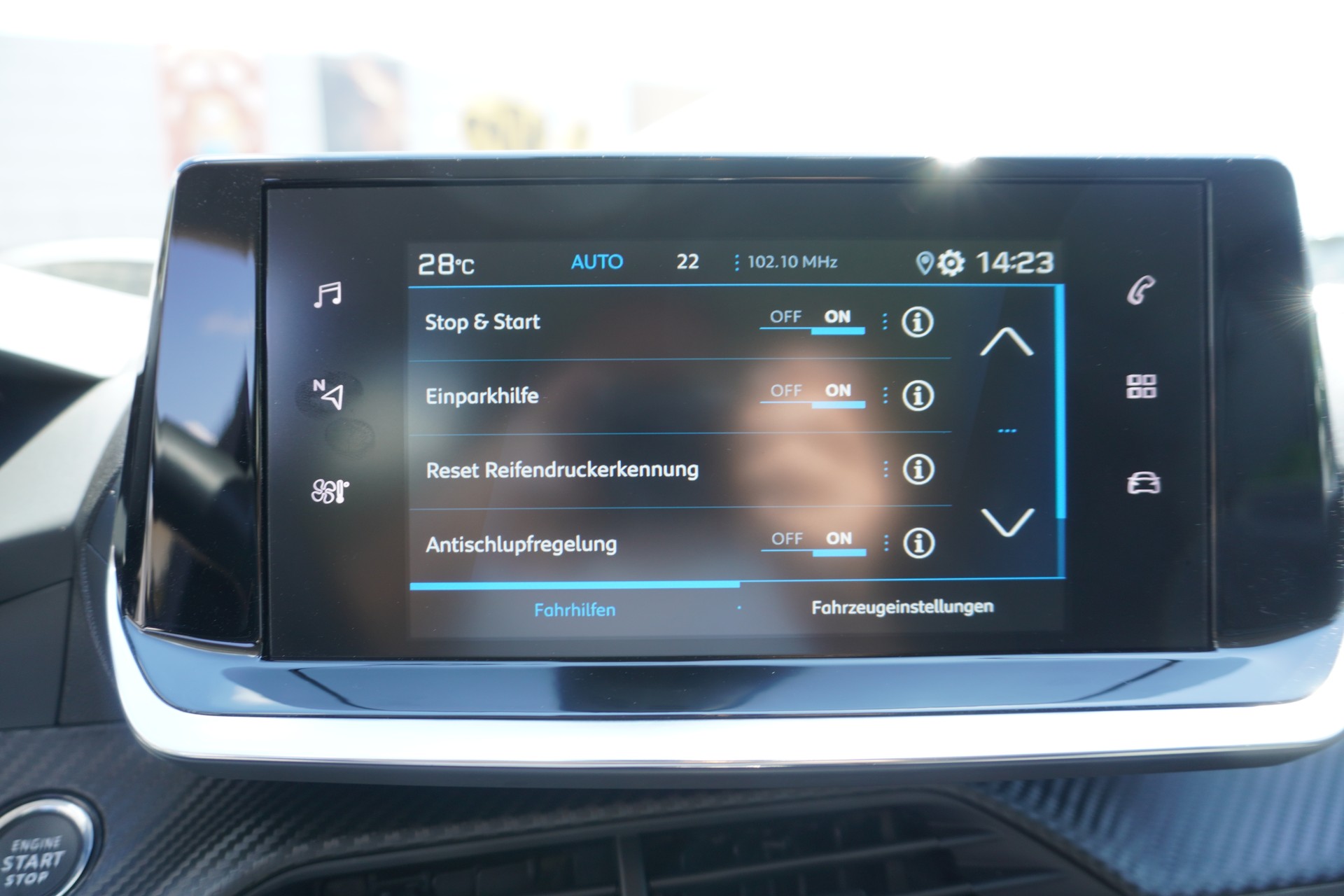 PEUGEOT 208 1.2 PureTech Allure Pack EAT8-image-19