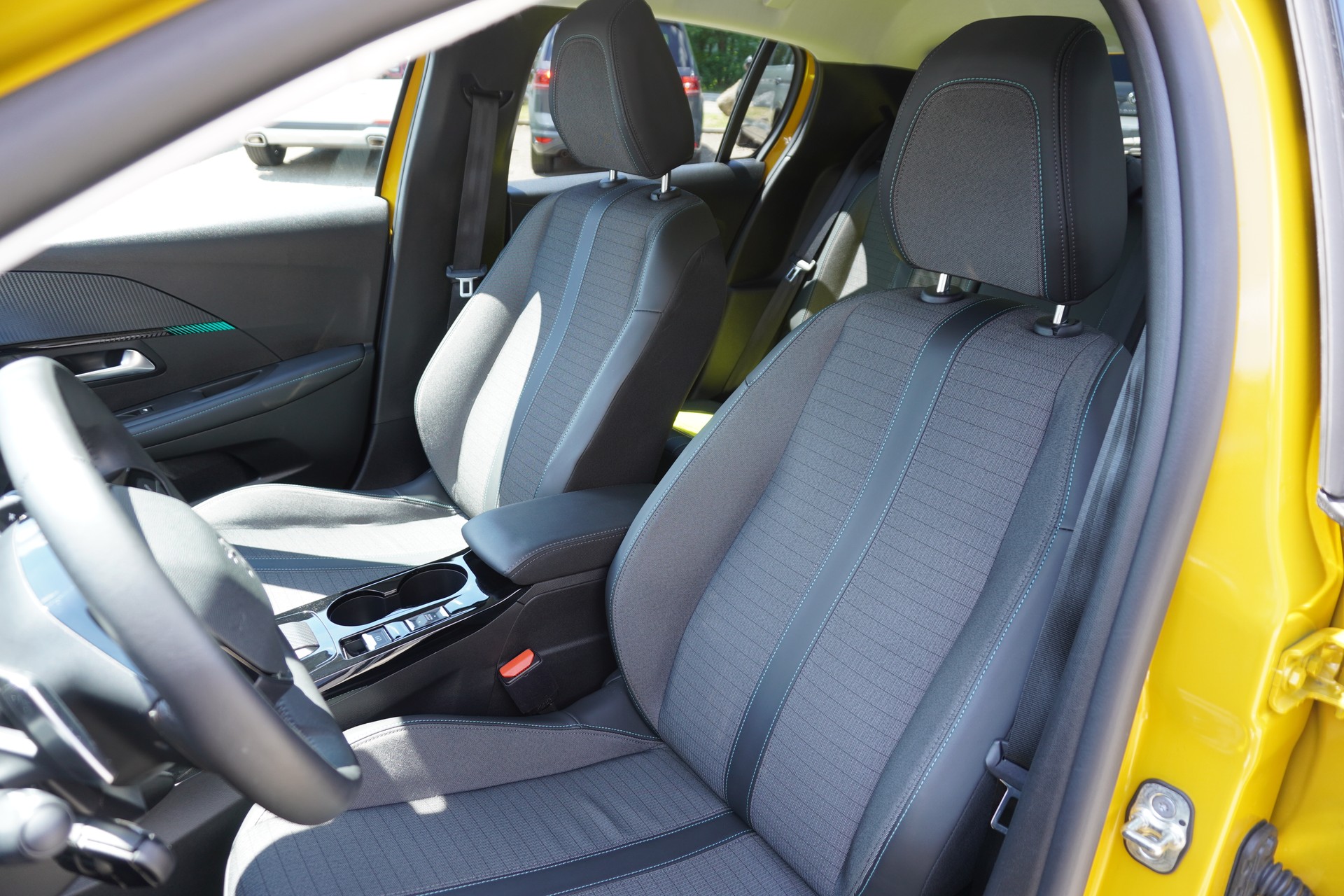 PEUGEOT 208 1.2 PureTech Allure Pack EAT8-image-10