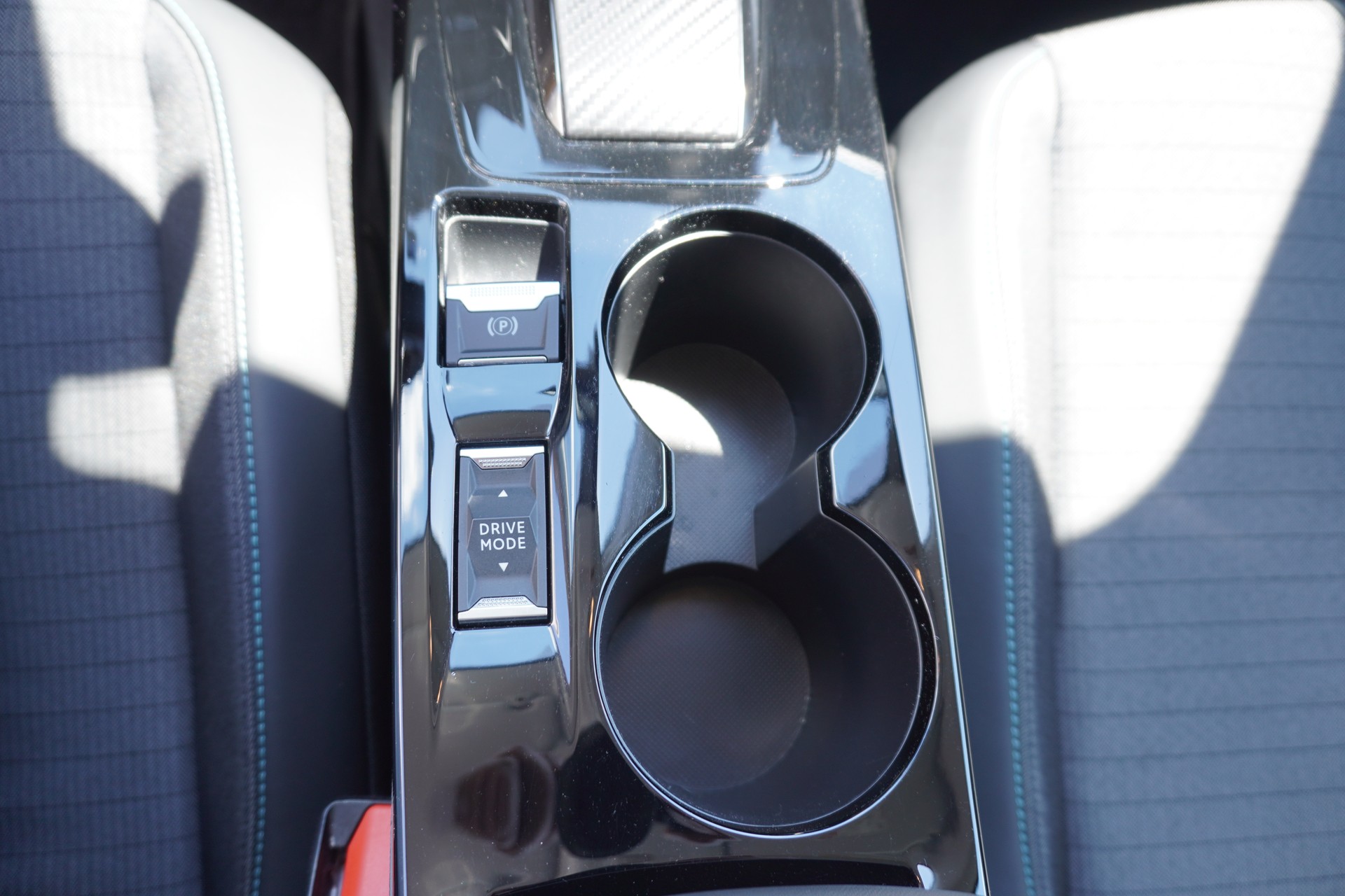 PEUGEOT 208 1.2 PureTech Allure Pack EAT8-image-25