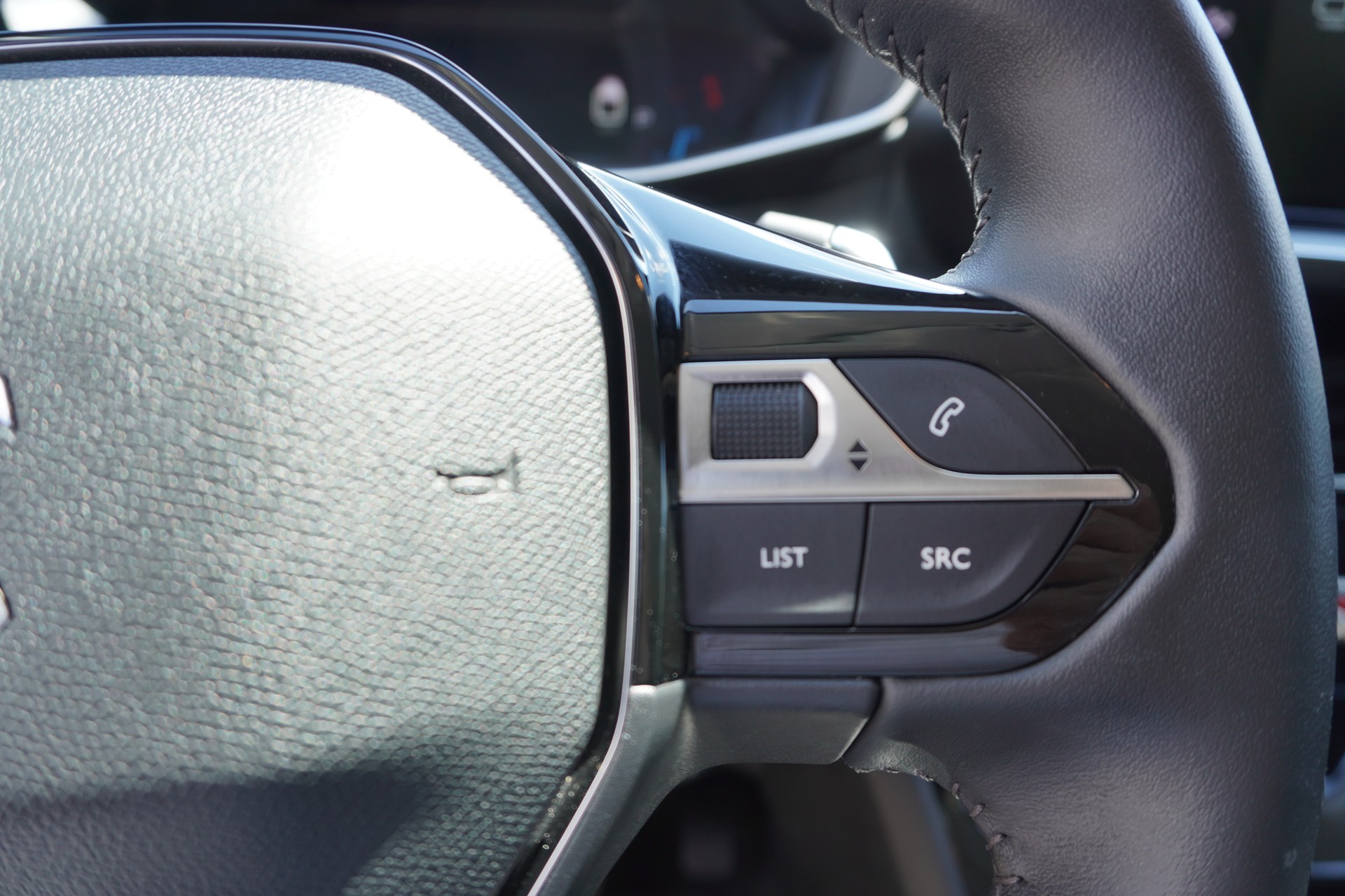 PEUGEOT 208 1.2 PureTech Allure Pack EAT8-image-17