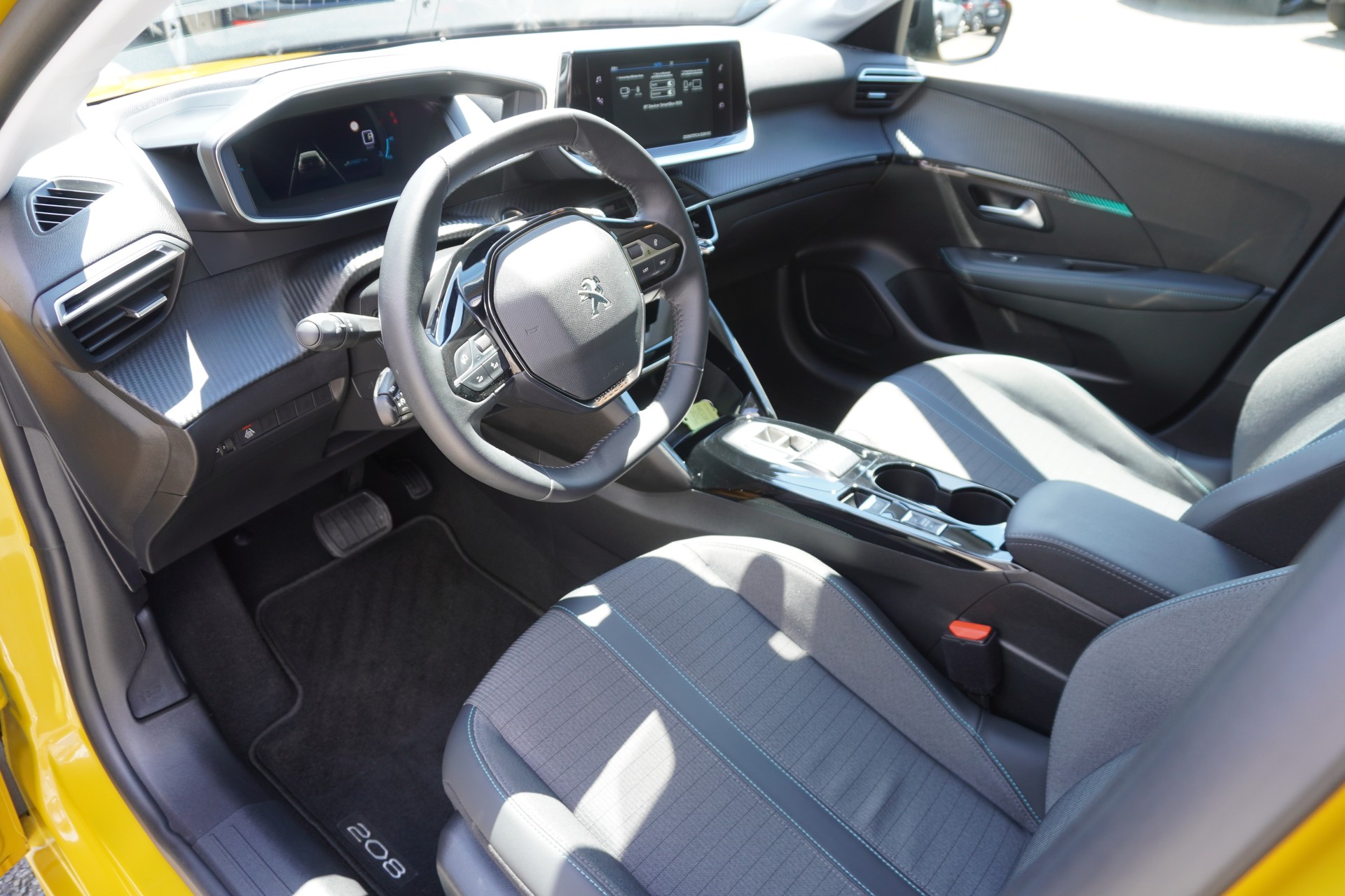PEUGEOT 208 1.2 PureTech Allure Pack EAT8-image-9